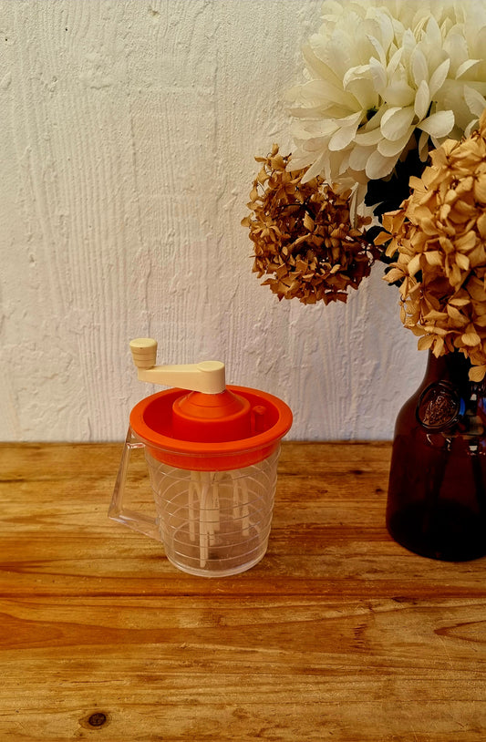 Batteur à vinaigrette et mayonnaise manuel vintage plastique transparent couvercle orange