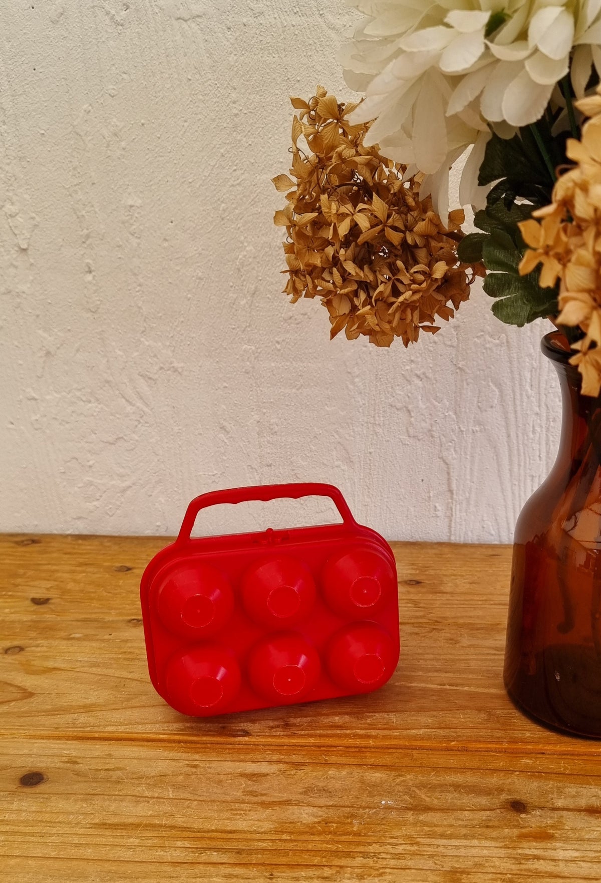 Boîte à œufs vintage rouge en plastique 6 œufs