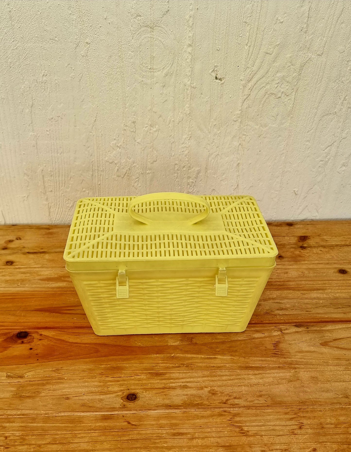 Boîte en plastique jaune vintage années 70 pour rangement et décoration