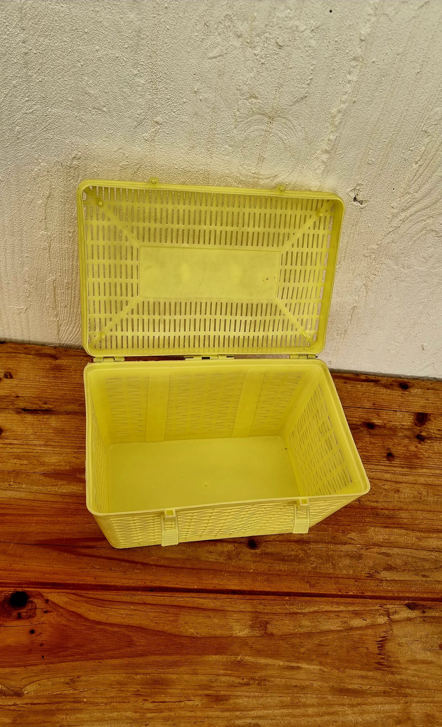 Boîte en plastique jaune vintage années 70 pour rangement et décoration