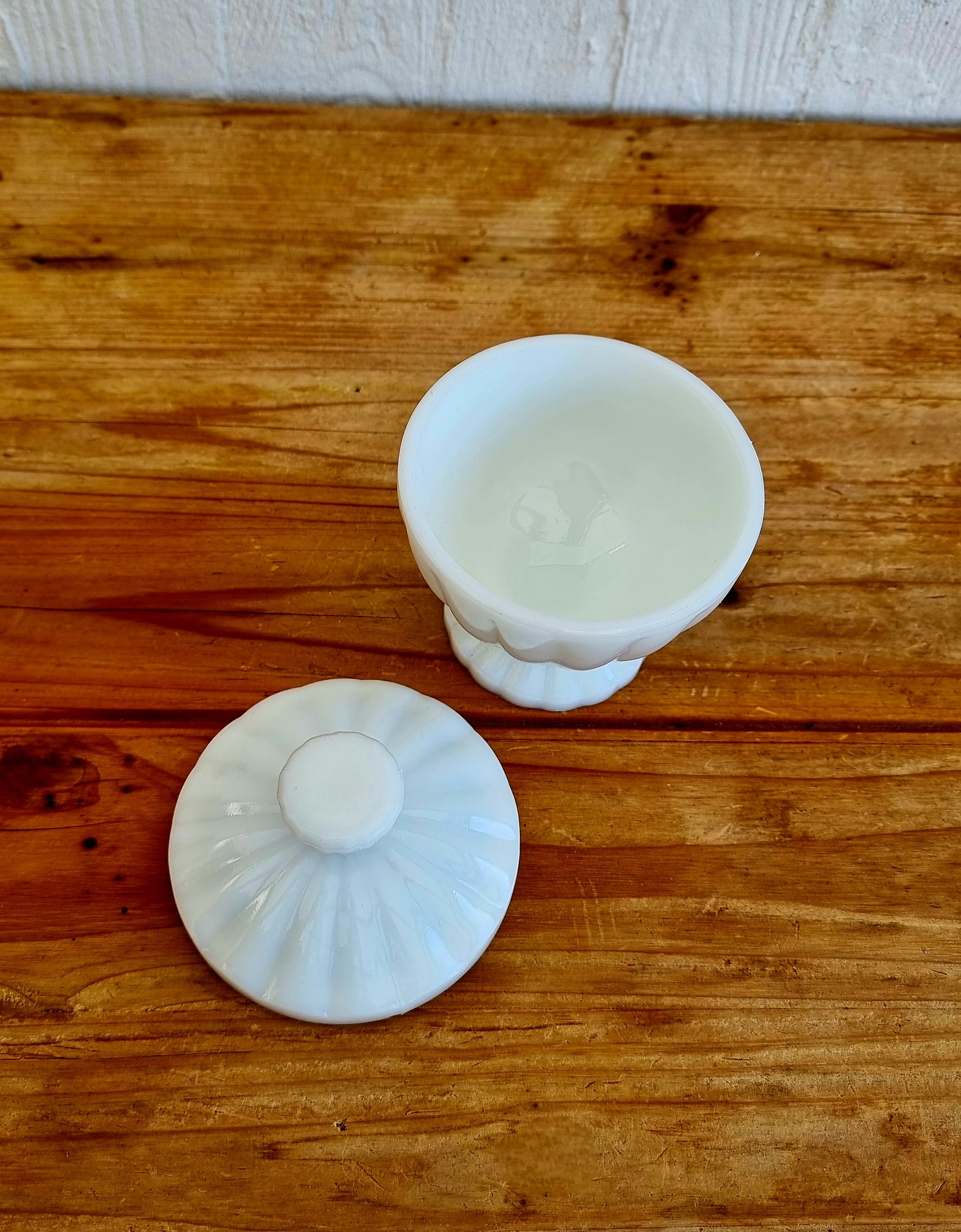 Bonbonnière vintage en verre opalin blanc avec couvercle