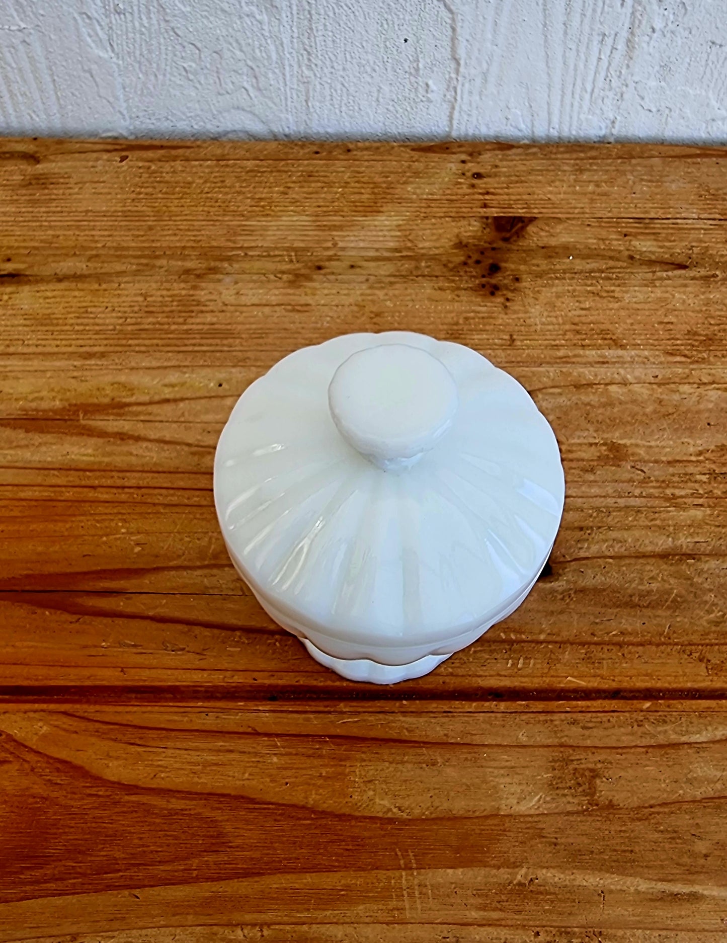 Bonbonnière vintage en verre opalin blanc avec couvercle