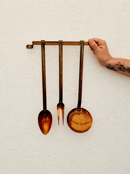 Ensemble de 3 ustensiles de cuisine vintage en cuivre avec support mural