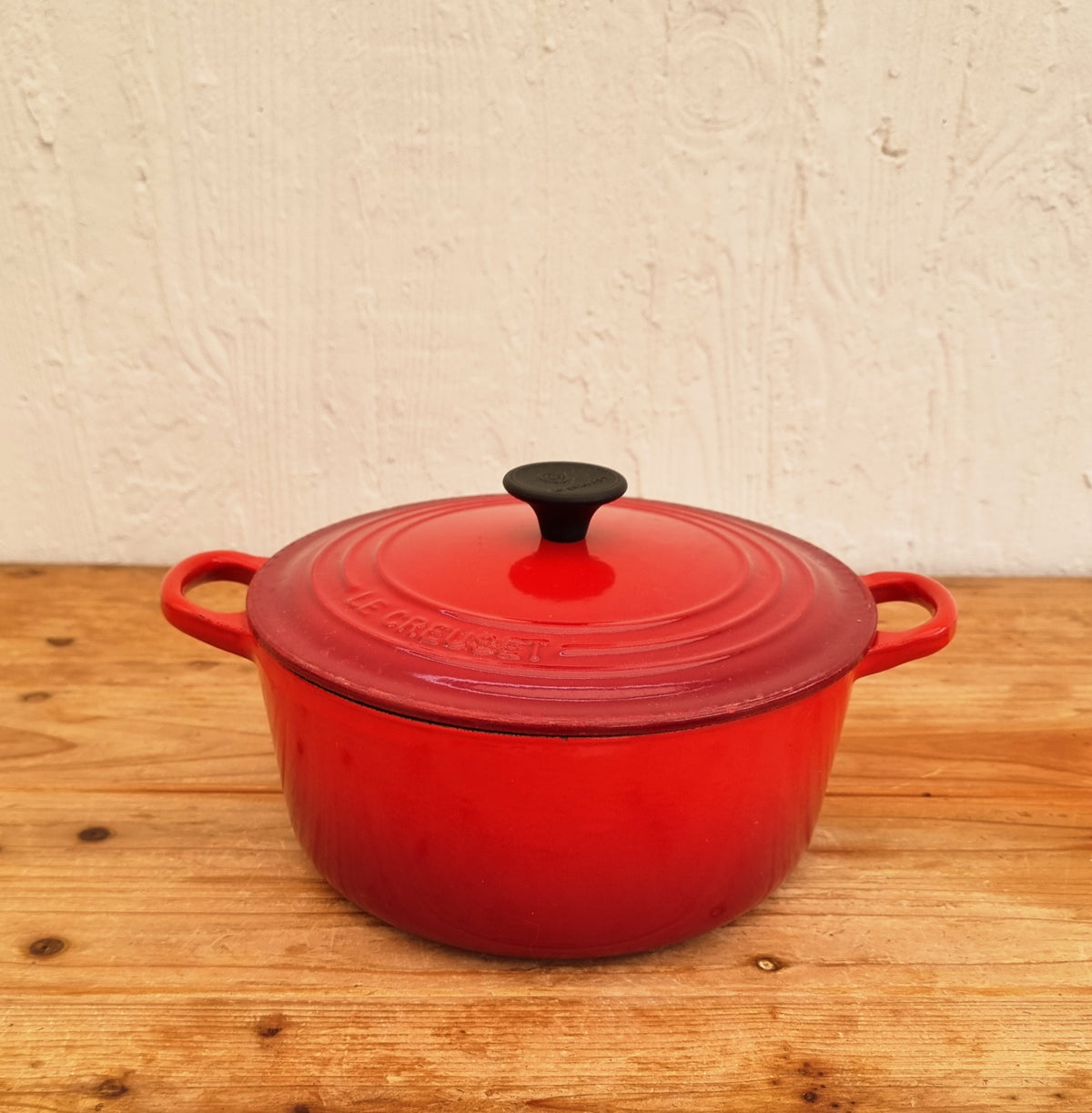 Cocotte ronde Le Creuset rouge cerise en fonte émaillée 22 cm