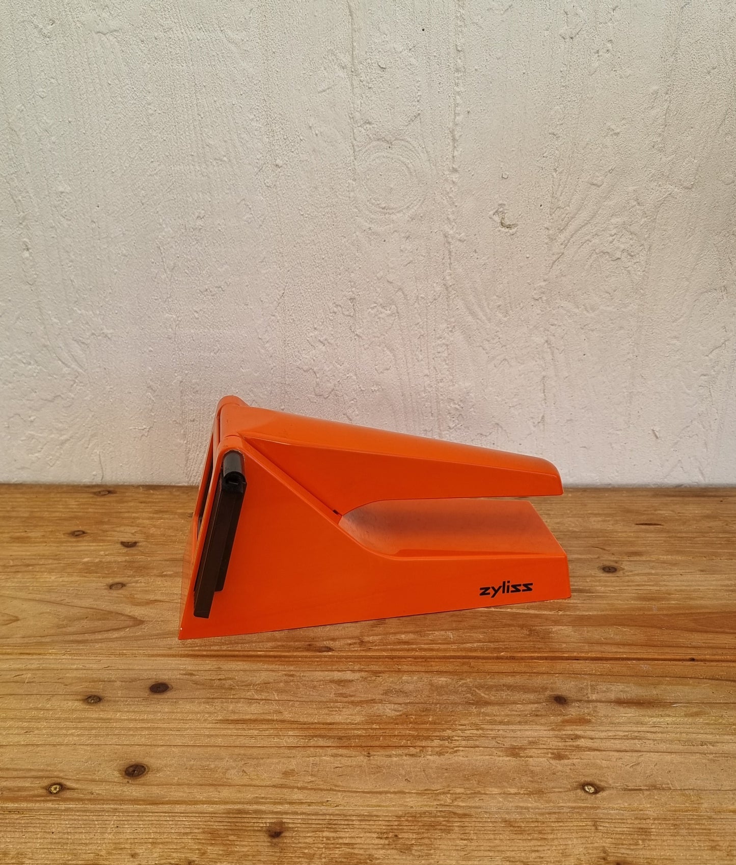 Coupe légumes julienne Zyliss Swiss Made vintage orange années 70