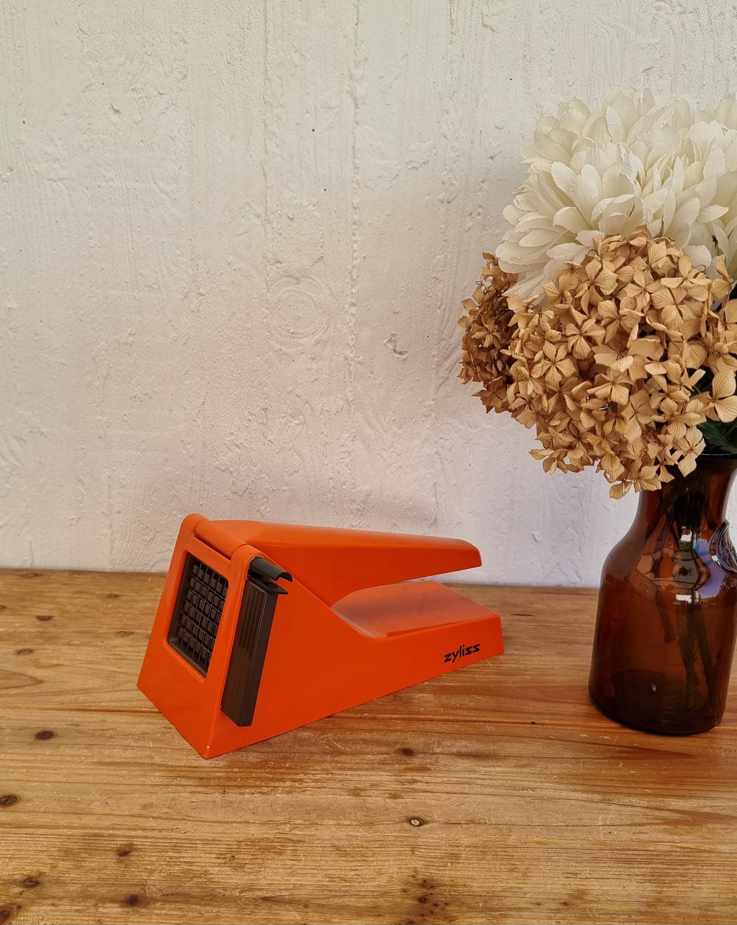 Coupe légumes julienne Zyliss Swiss Made vintage orange années 70