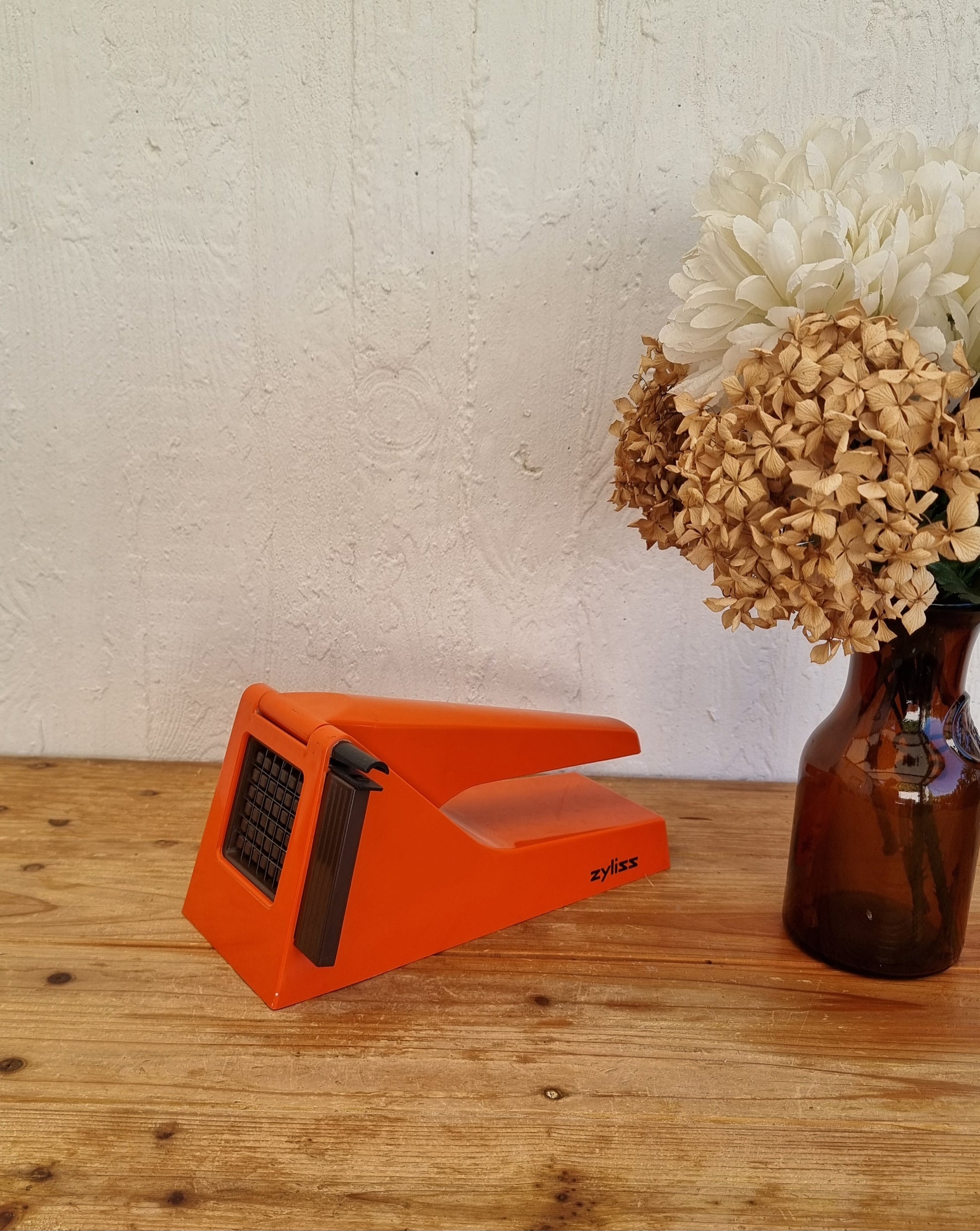 Coupe légumes julienne Zyliss Swiss Made vintage orange années 70