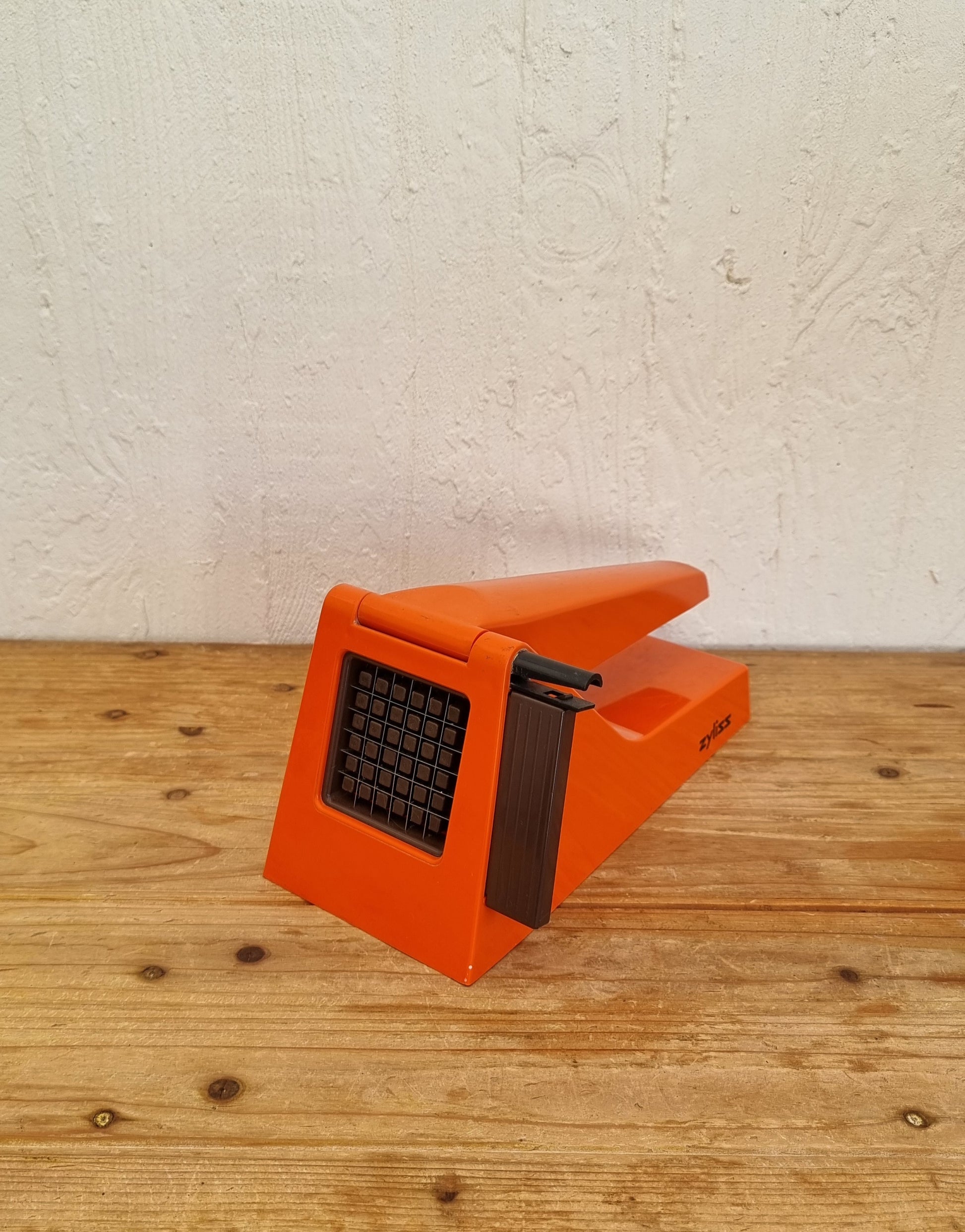 Coupe légumes julienne Zyliss Swiss Made vintage orange années 70