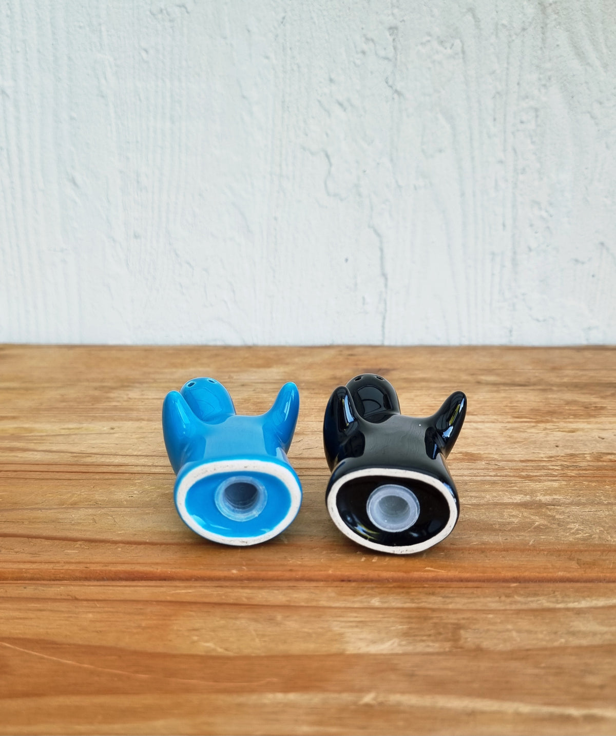 Duo Salière et Poivrière en Céramique Bleue et Noire Style Pop Art