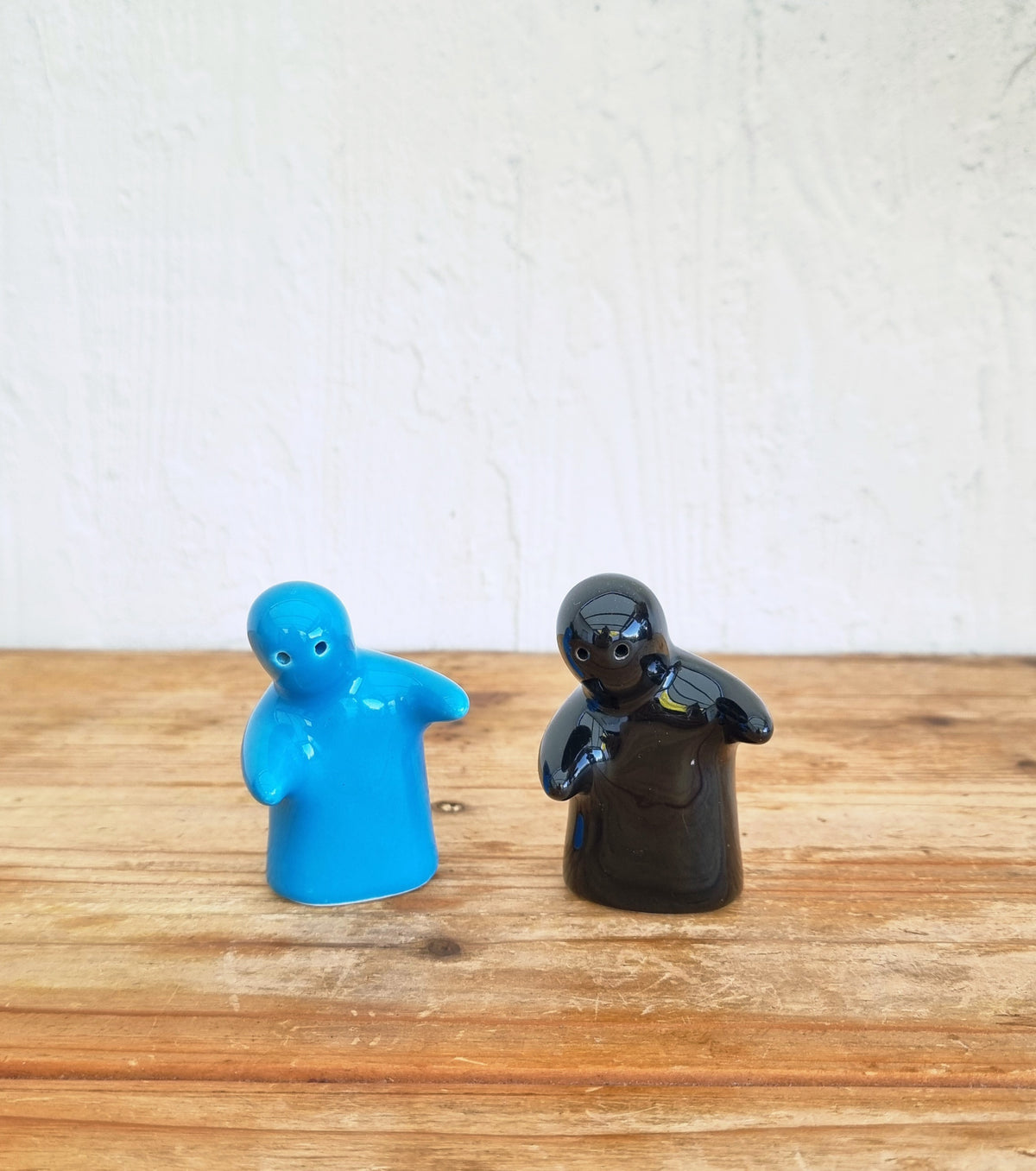 Duo Salière et Poivrière en Céramique Bleue et Noire Style Pop Art