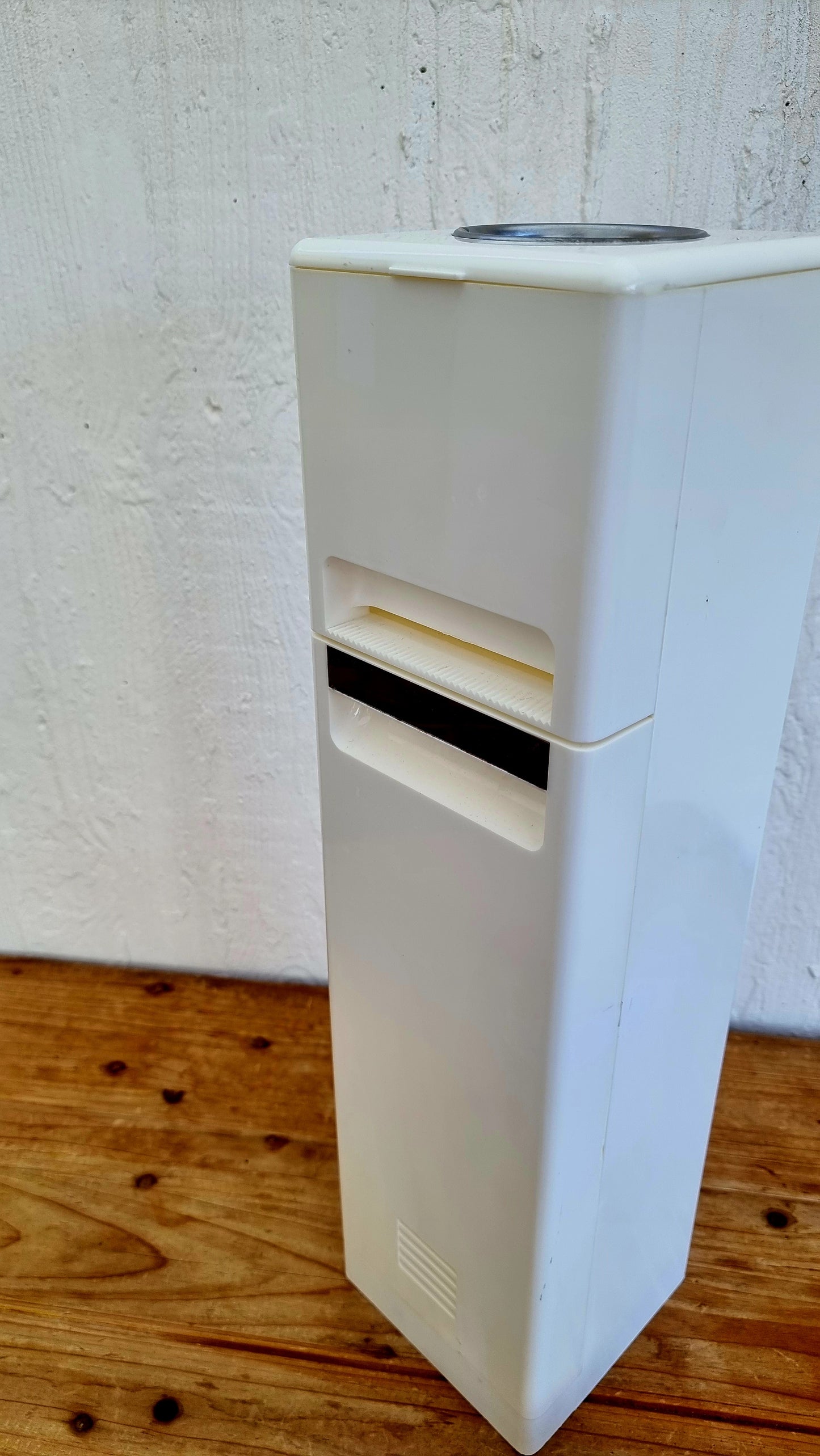 Ensemble WC vintage années 70 avec cendrier, porte-papier toilette et balayette