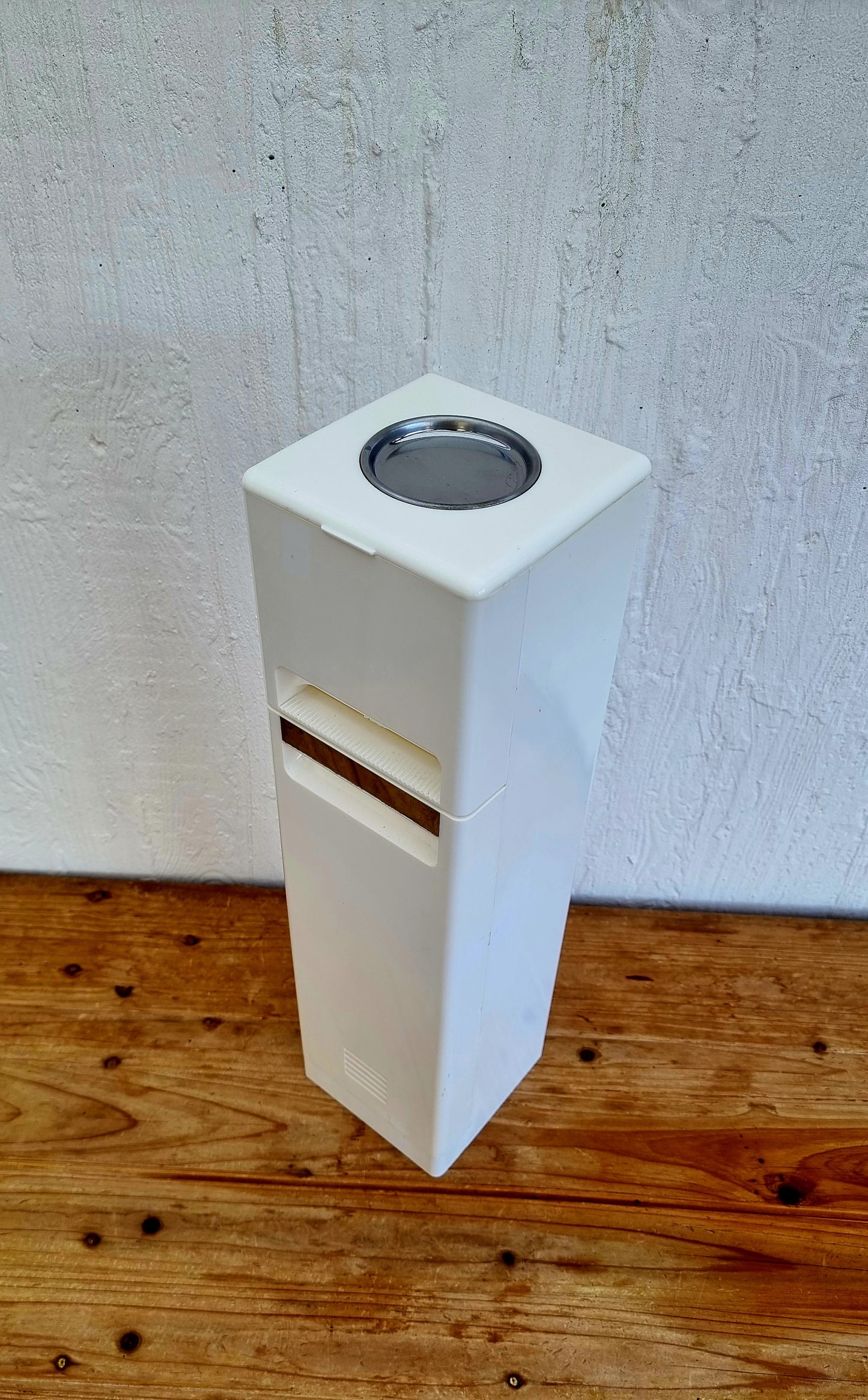 Ensemble WC vintage années 70 avec cendrier, porte-papier toilette et balayette