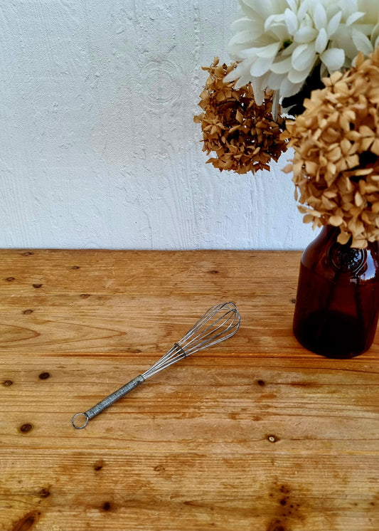 Fouet de cuisine vintage métal les kitscheries brocante en ligne