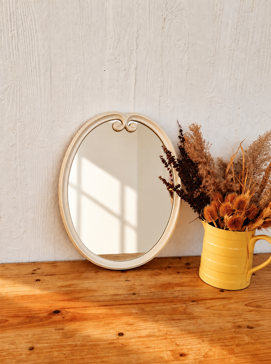 Grand miroir ovale vintage en métal émaillé blanc