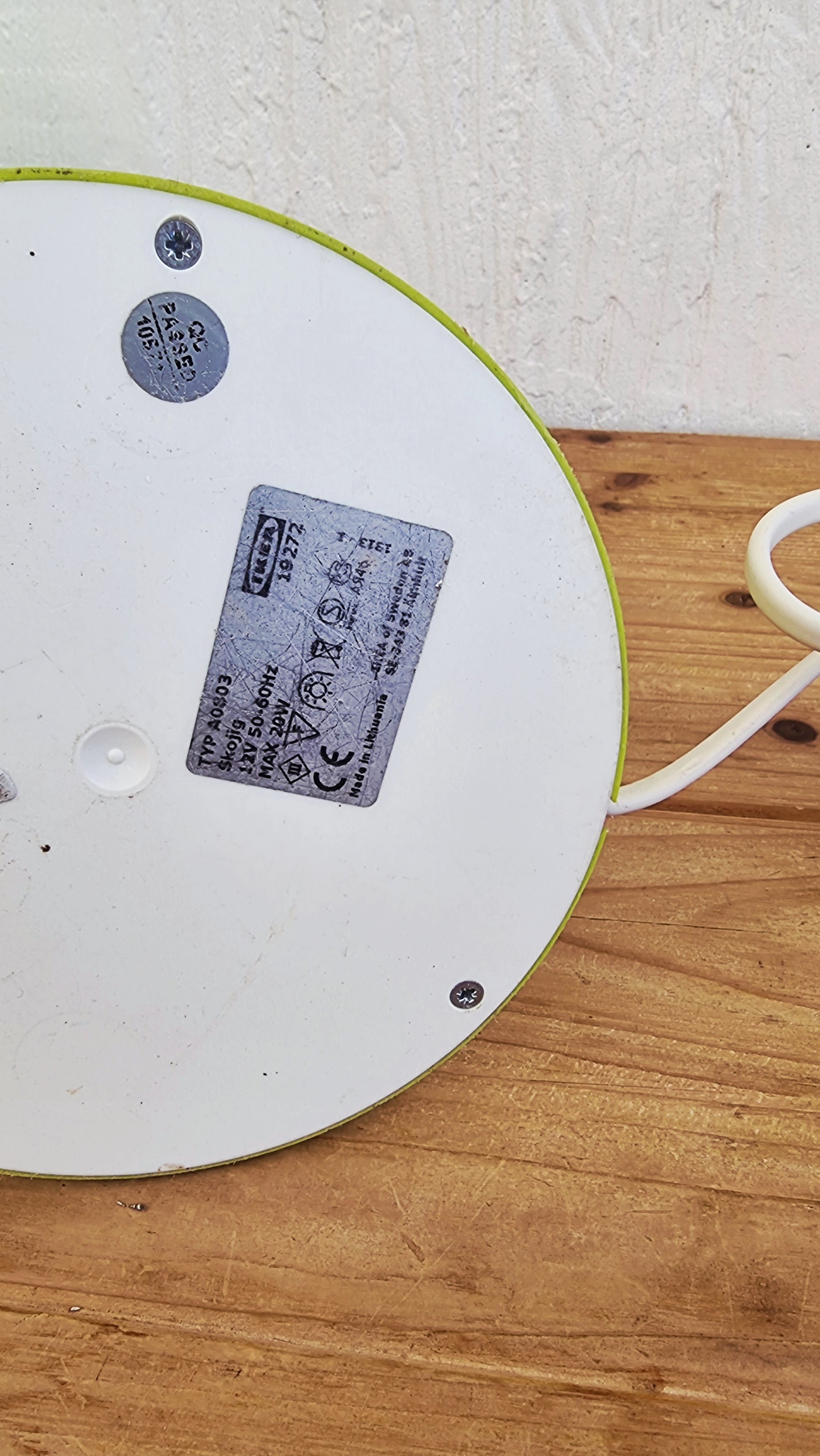 Lampe de bureau IKEA SKOJIG verte motif nuages