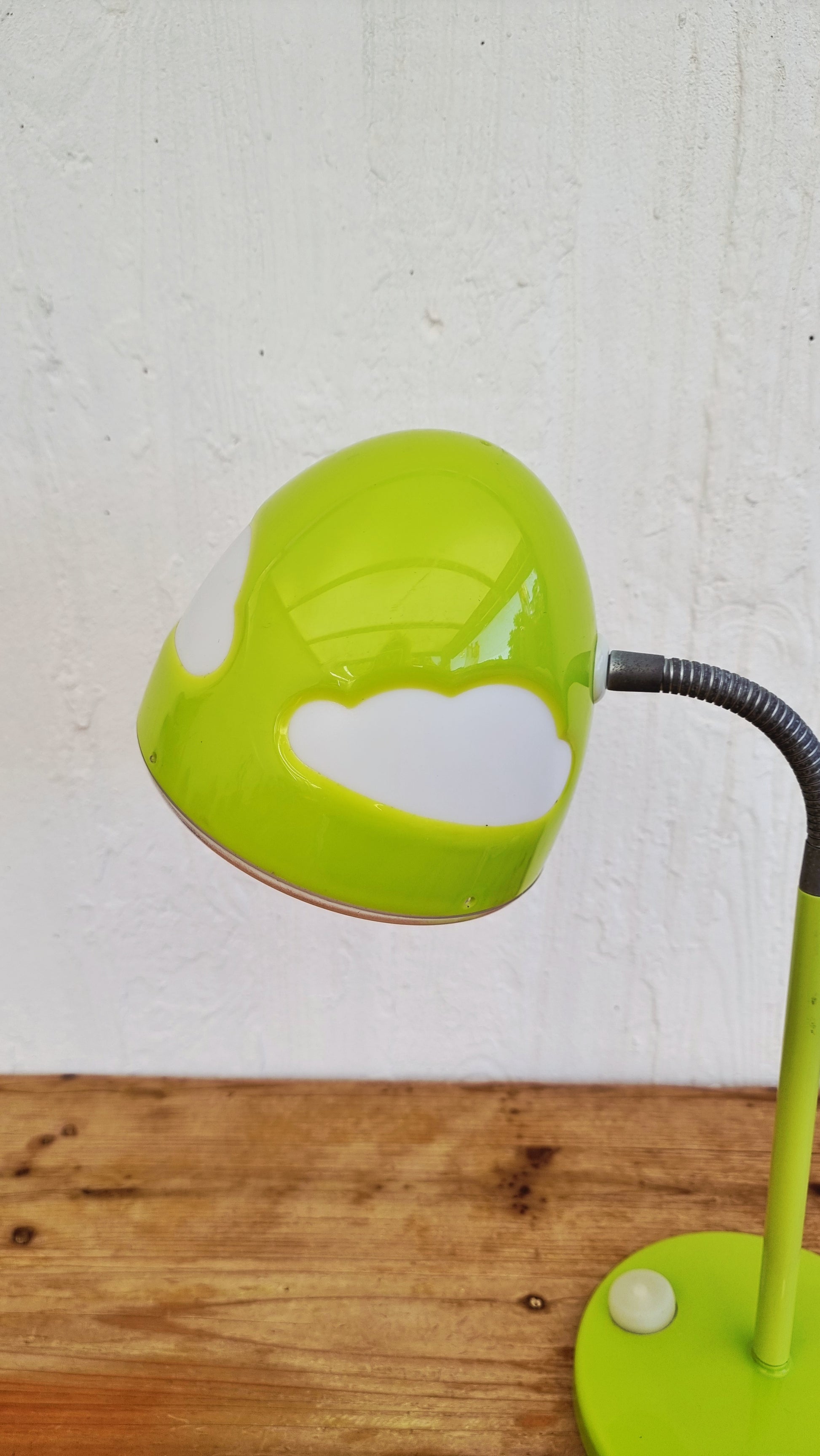 Lampe de bureau IKEA SKOJIG verte motif nuages