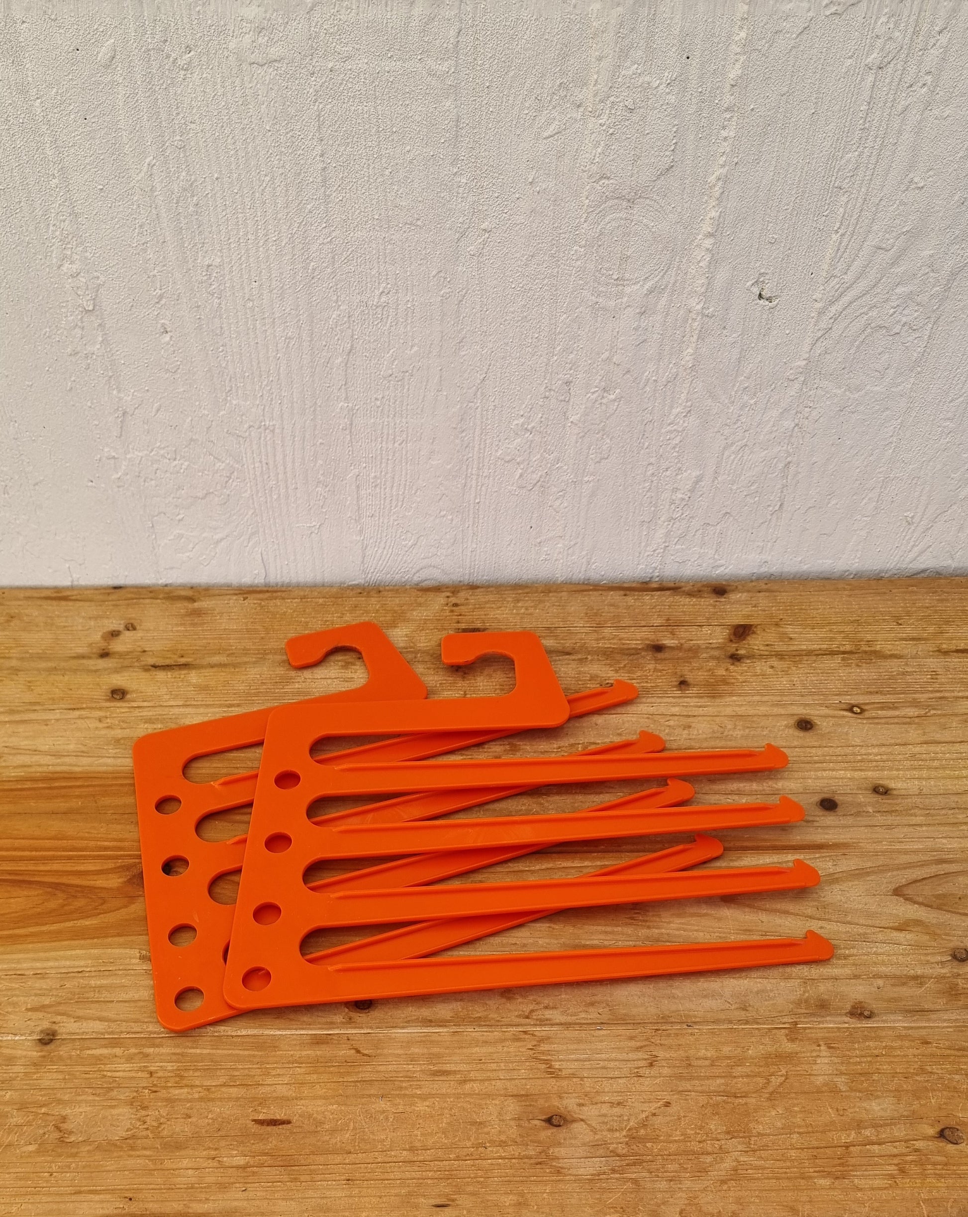 Lot de 2 cintres vintage orange pour pantalons et accessoires