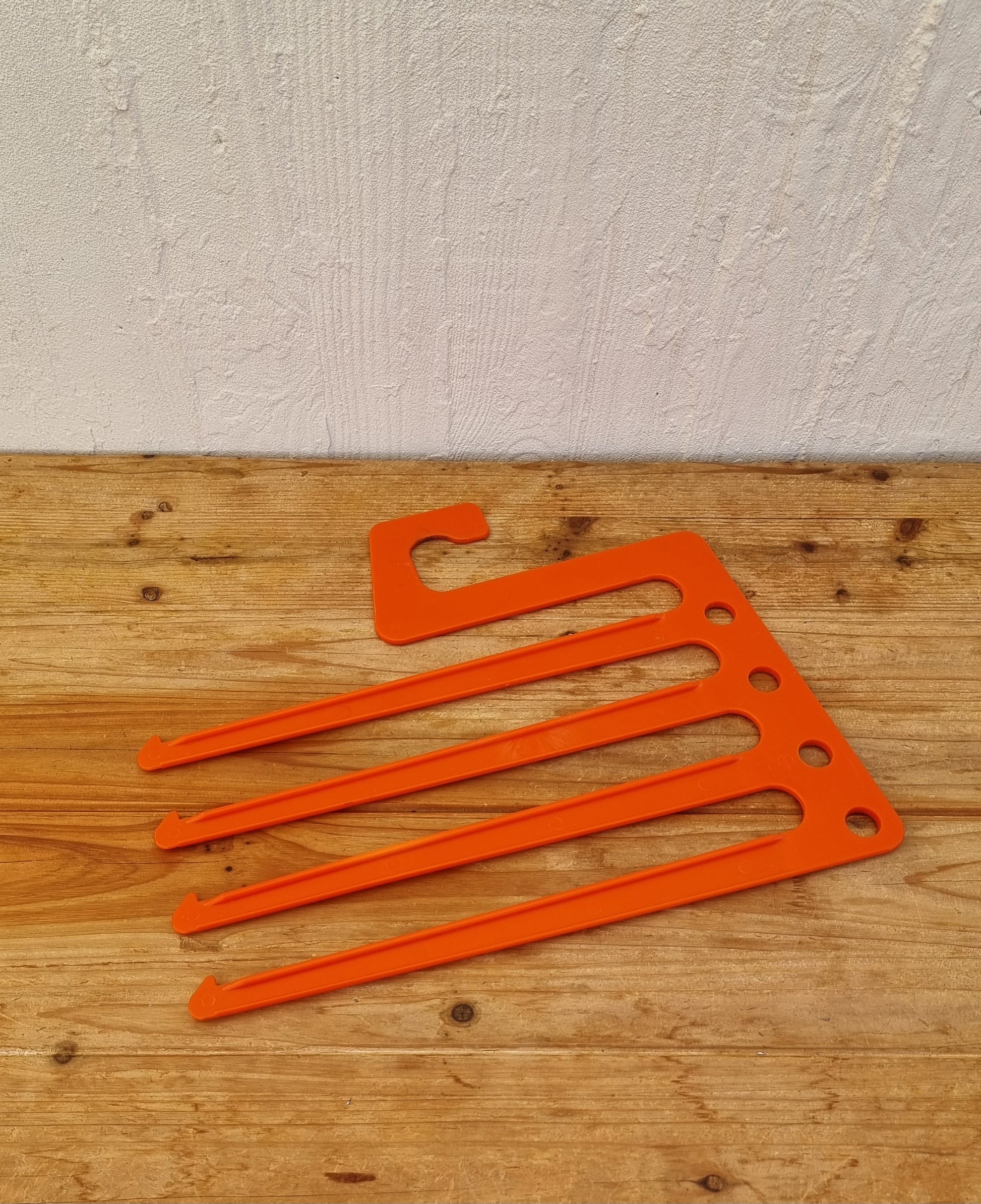 Lot de 2 cintres vintage orange pour pantalons et accessoires