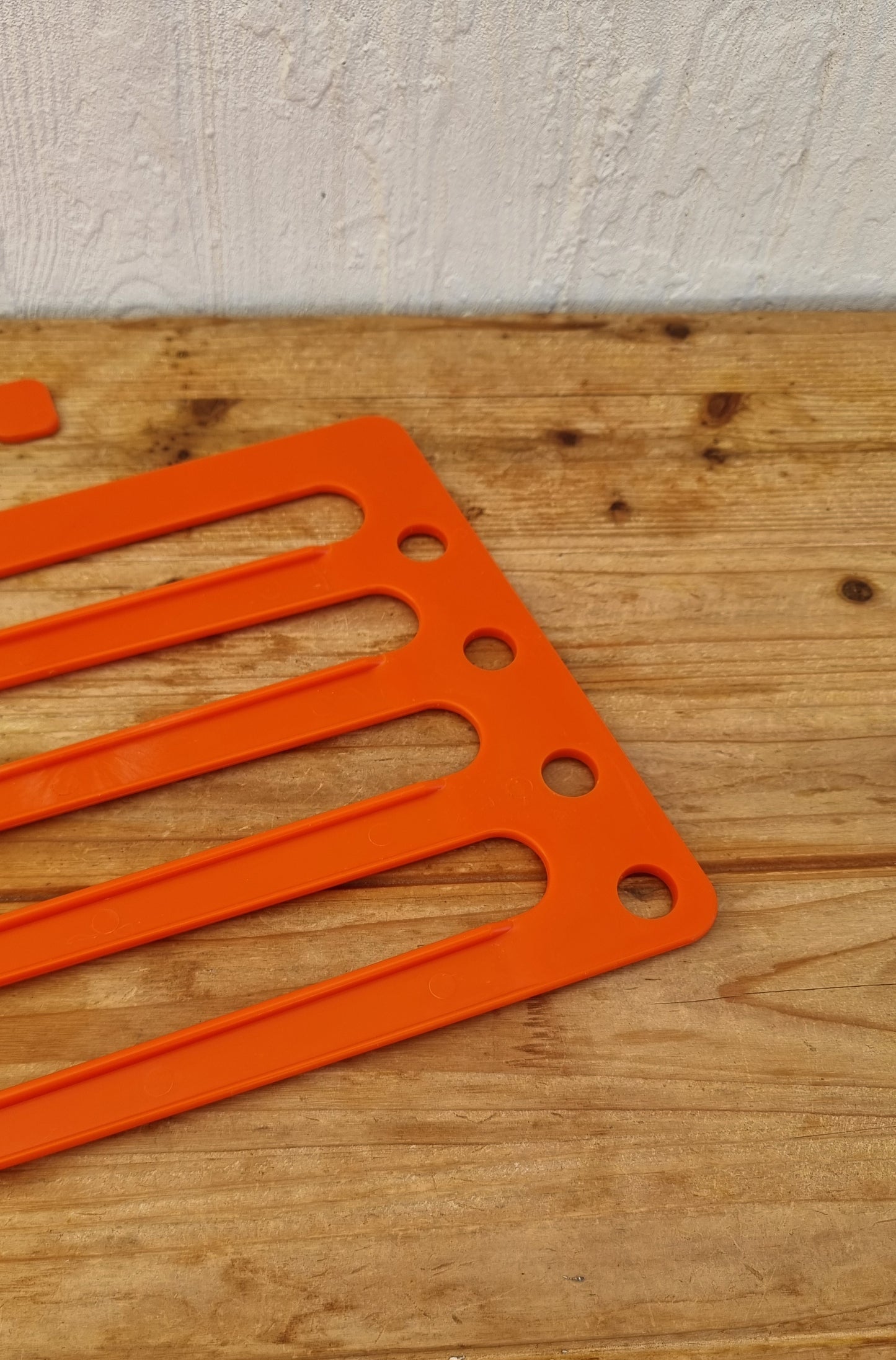 Lot de 2 cintres vintage orange pour pantalons et accessoires