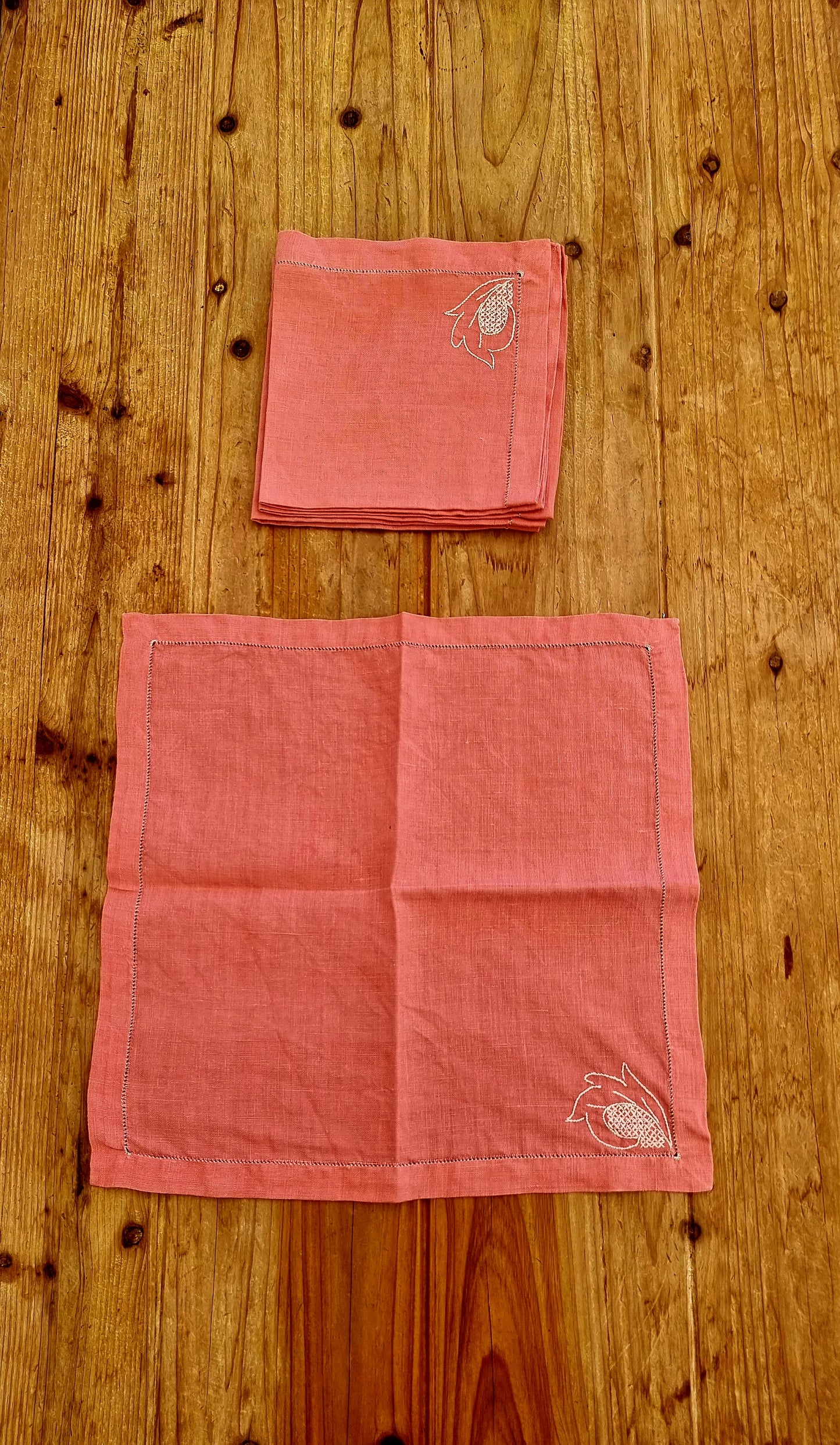 Lot de 4 serviettes de table roses brodées 32 x 33 cm