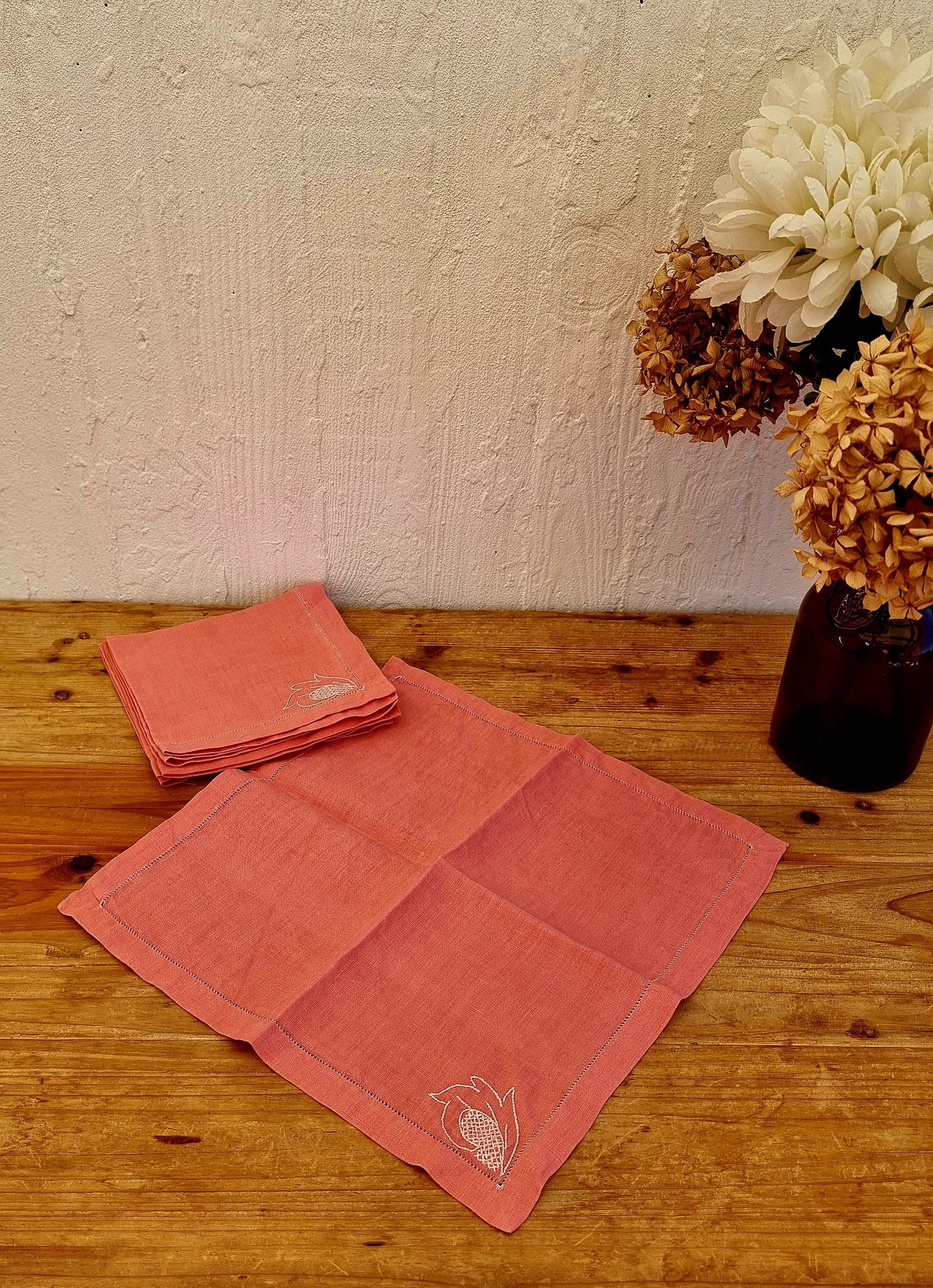 Lot de 4 serviettes de table roses brodées 32 x 33 cm