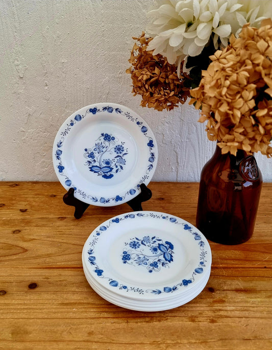 Lot de 7 assiettes à dessert vintage Arcopal modèle Aster à fleurs bleues