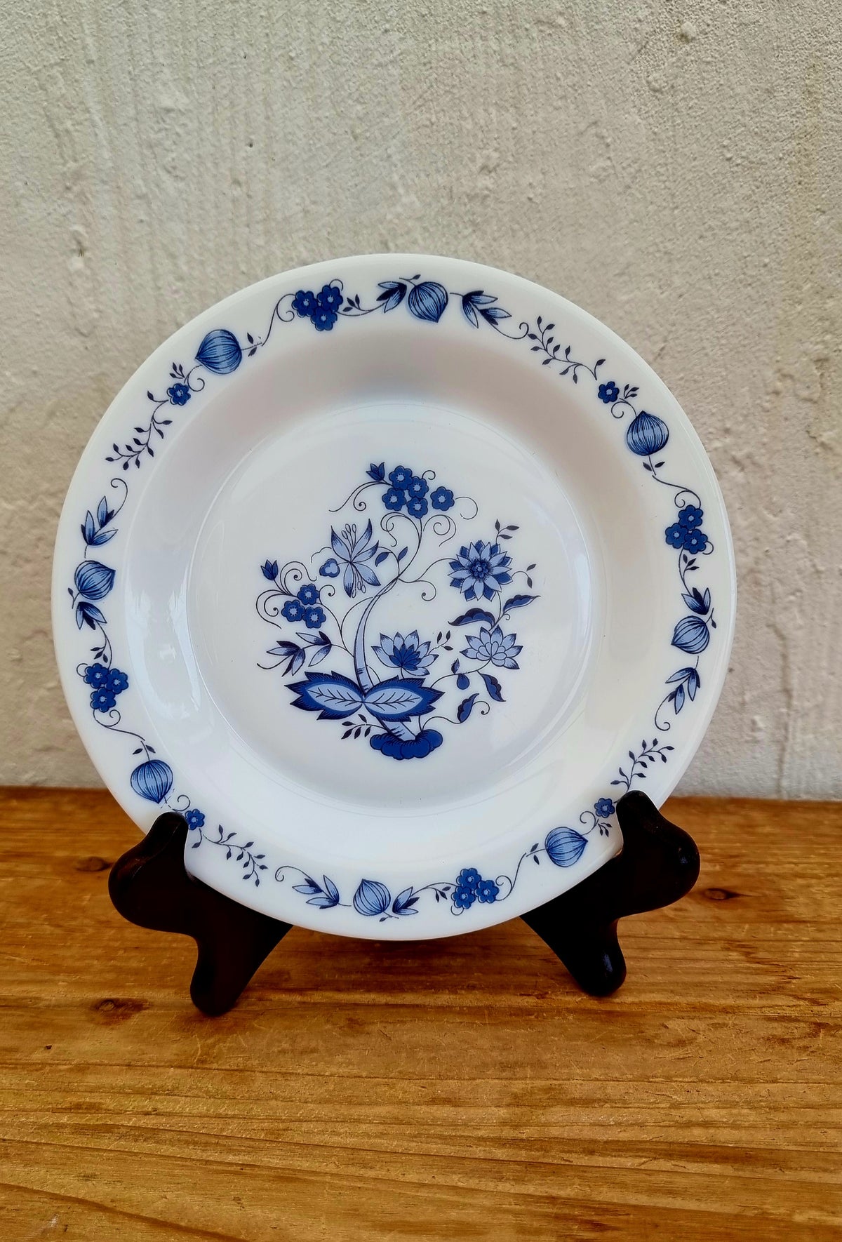 Lot de 7 assiettes à dessert vintage Arcopal modèle Aster à fleurs bleues