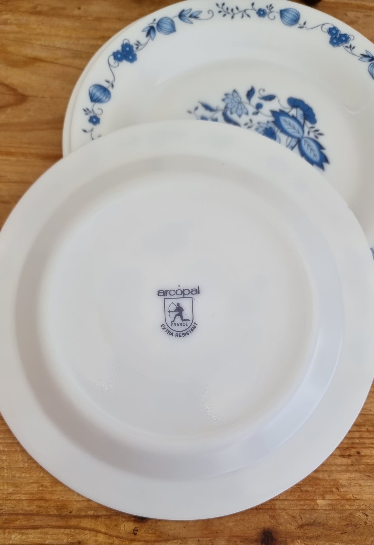 Lot de 7 assiettes à dessert vintage Arcopal modèle Aster à fleurs bleues