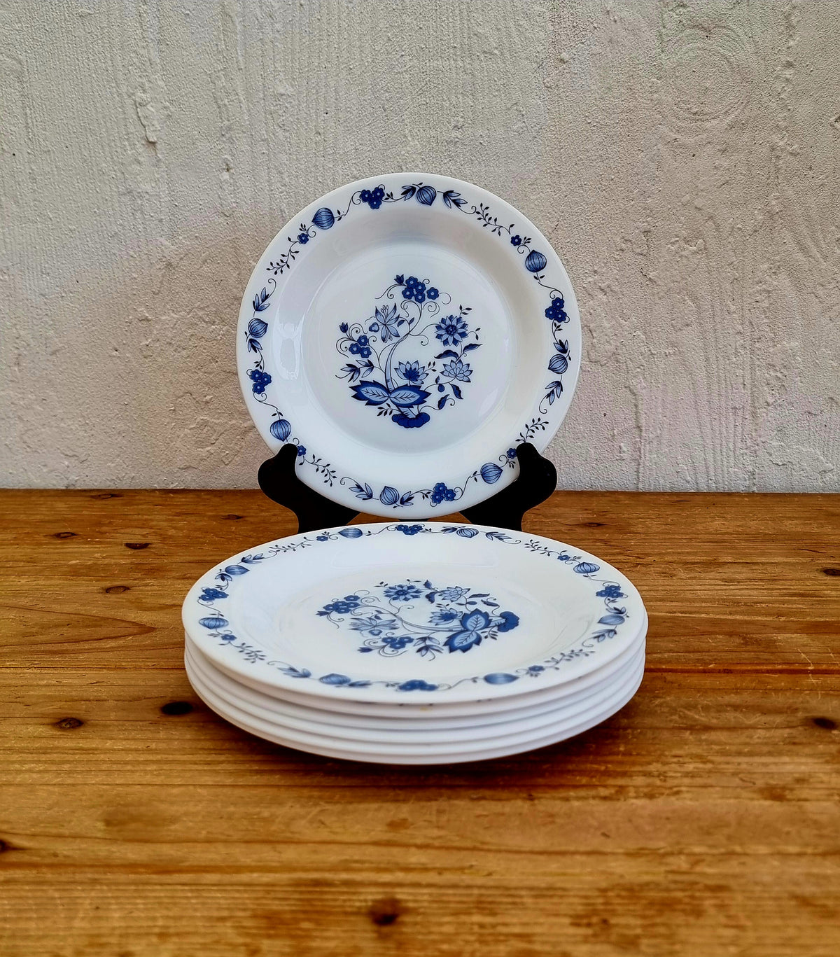 Lot de 7 assiettes à dessert vintage Arcopal modèle Aster à fleurs bleues