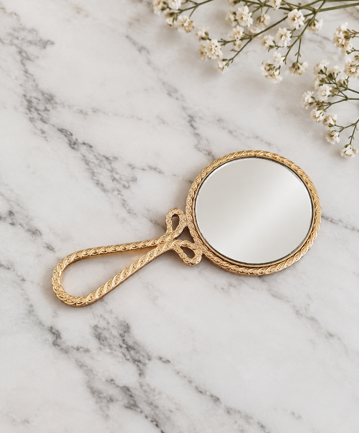 Miroir à main vintage en métal doré avec broderie florale violette au dos