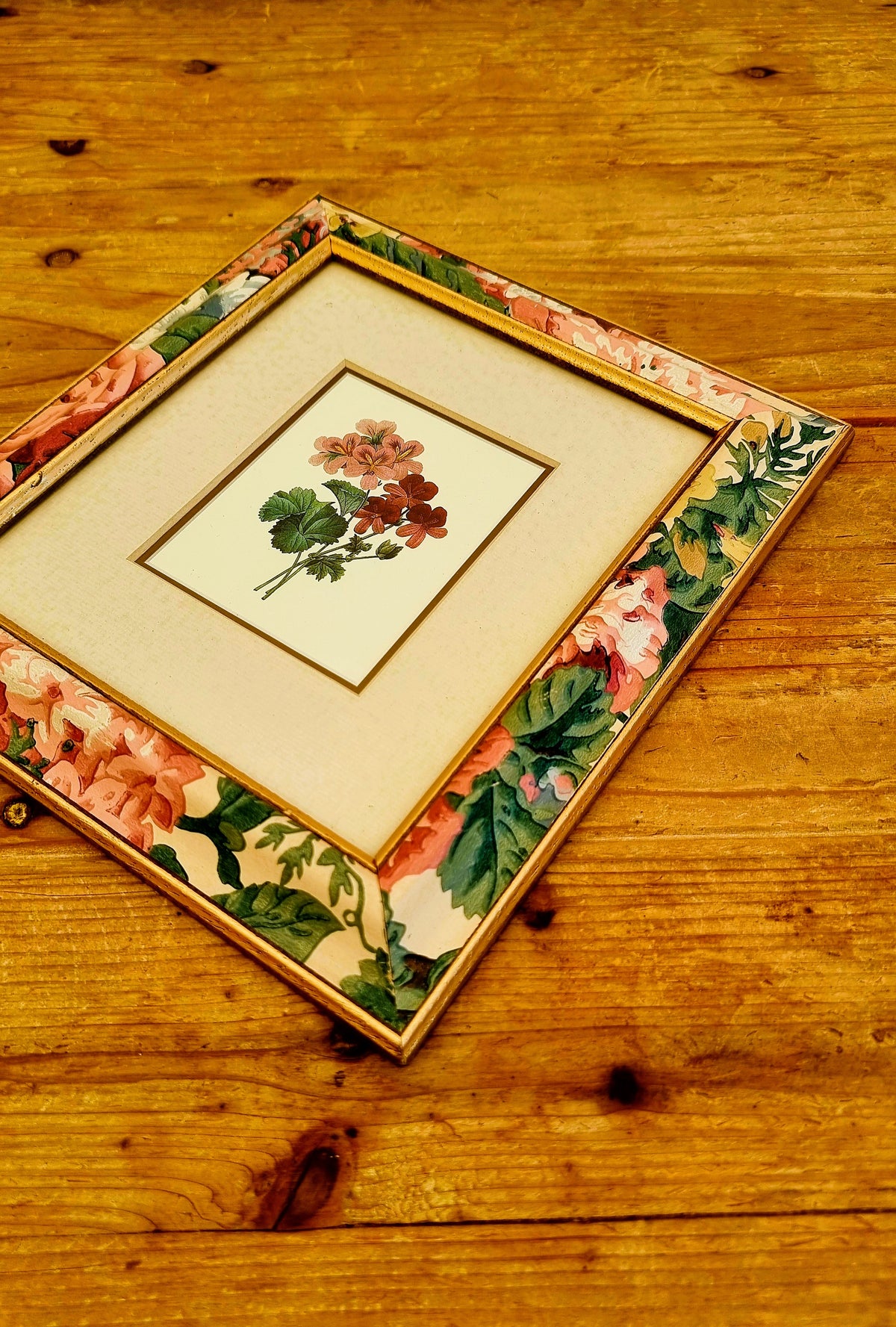 Paire de tableaux botaniques vintage avec cadres en bois fleuris