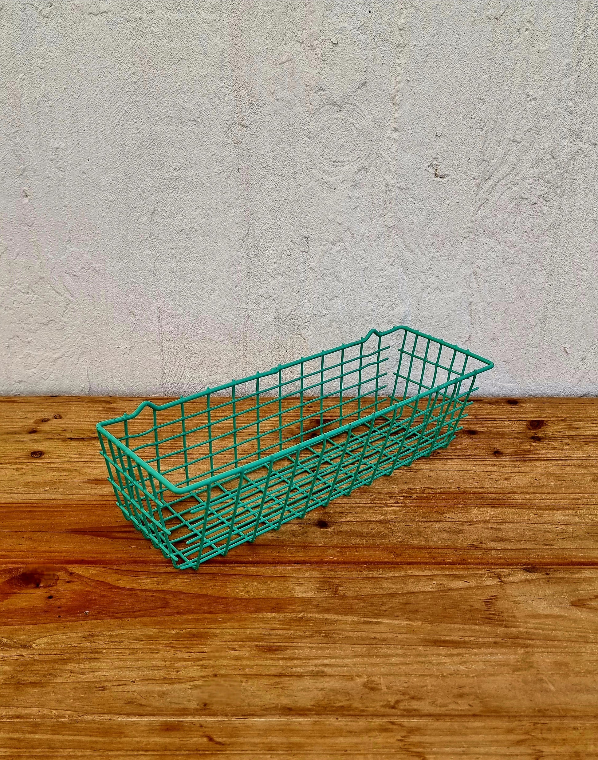 Panier mural de rangement vintage en métal grillagé vert turquoise