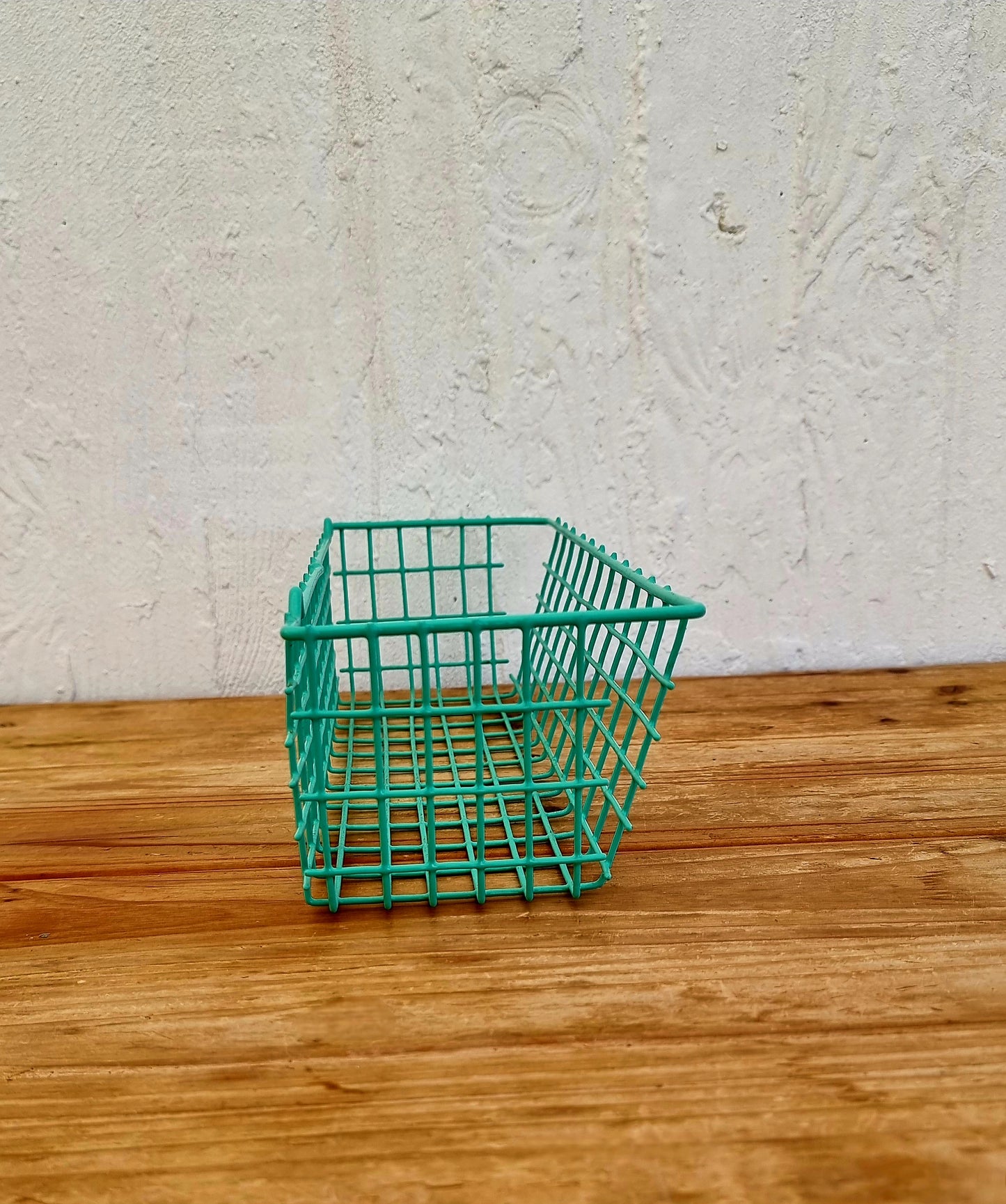Panier mural de rangement vintage en métal grillagé vert turquoise