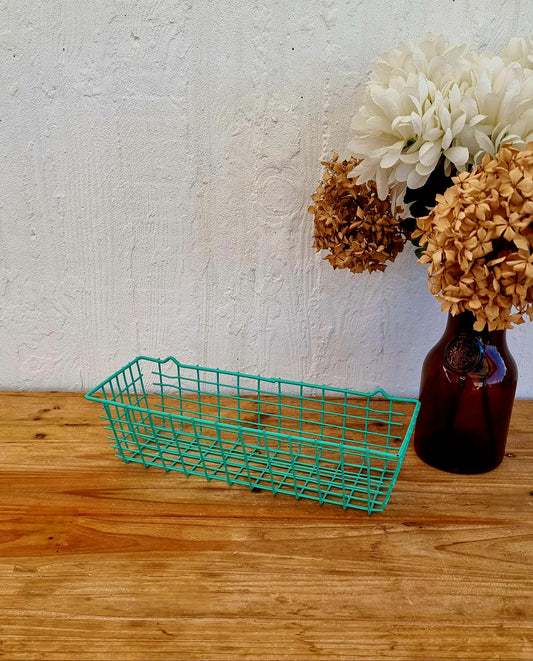 Panier mural de rangement vintage en métal grillagé vert turquoise