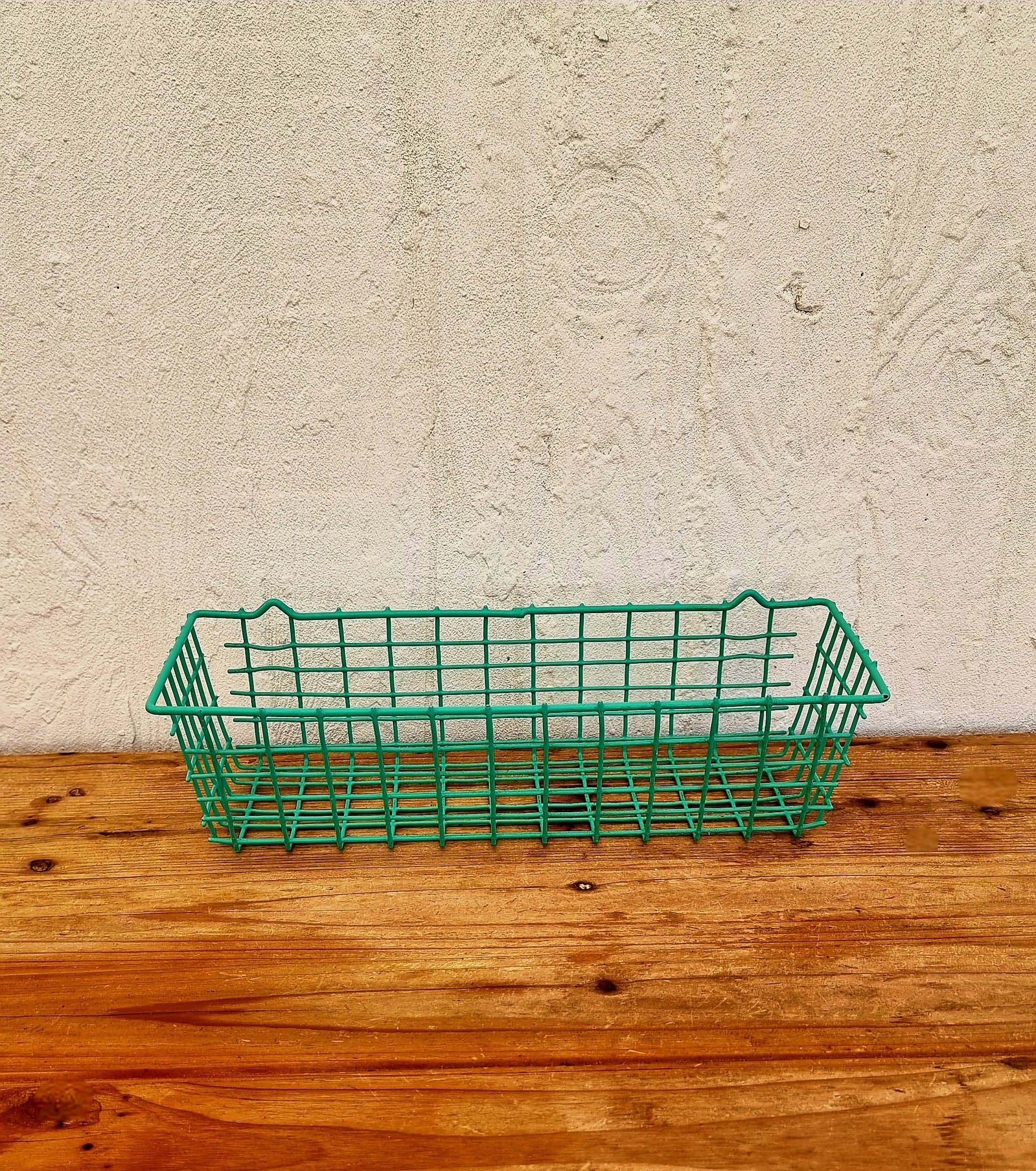 Panier mural de rangement vintage en métal grillagé vert turquoise