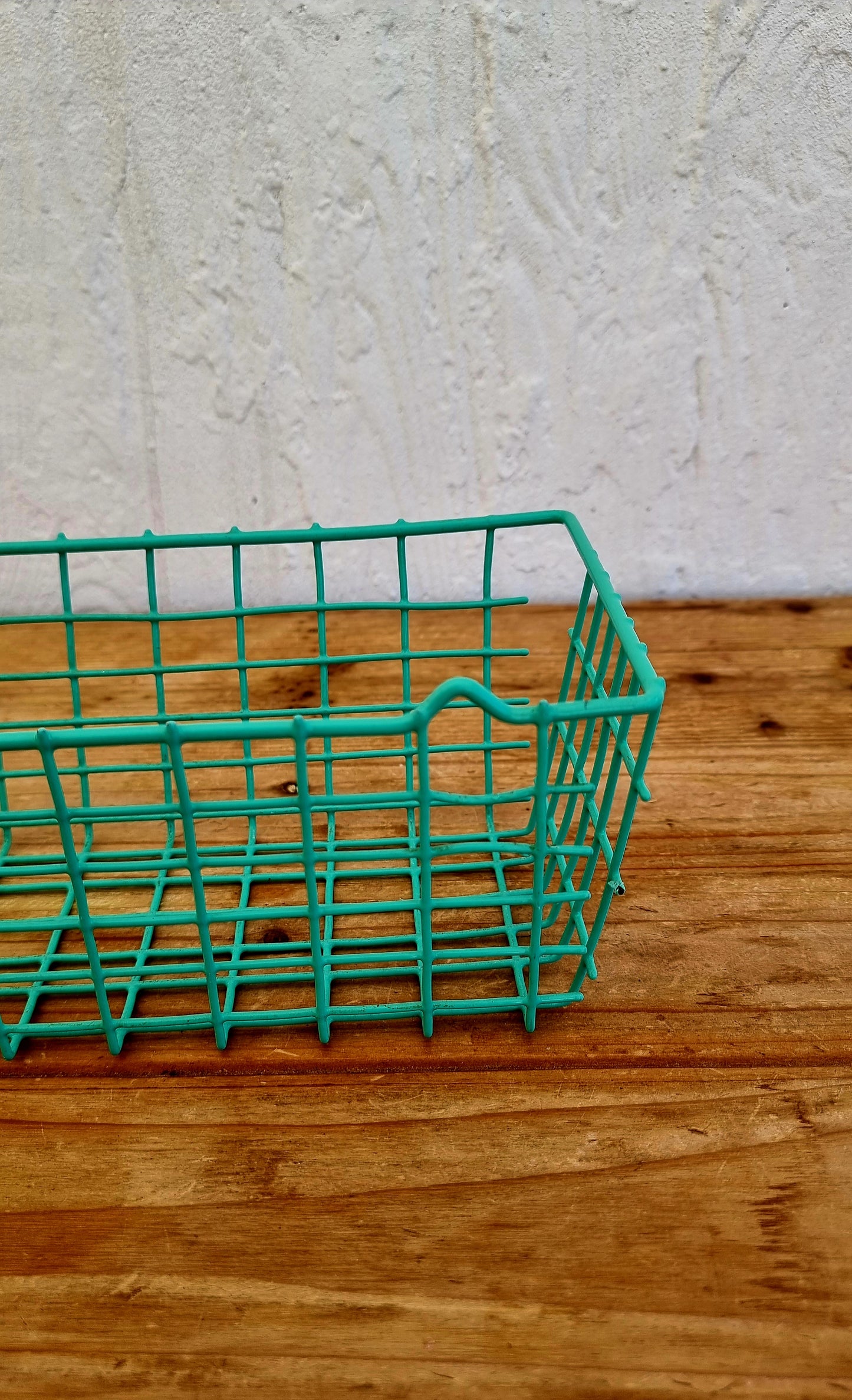 Panier mural de rangement vintage en métal grillagé vert turquoise