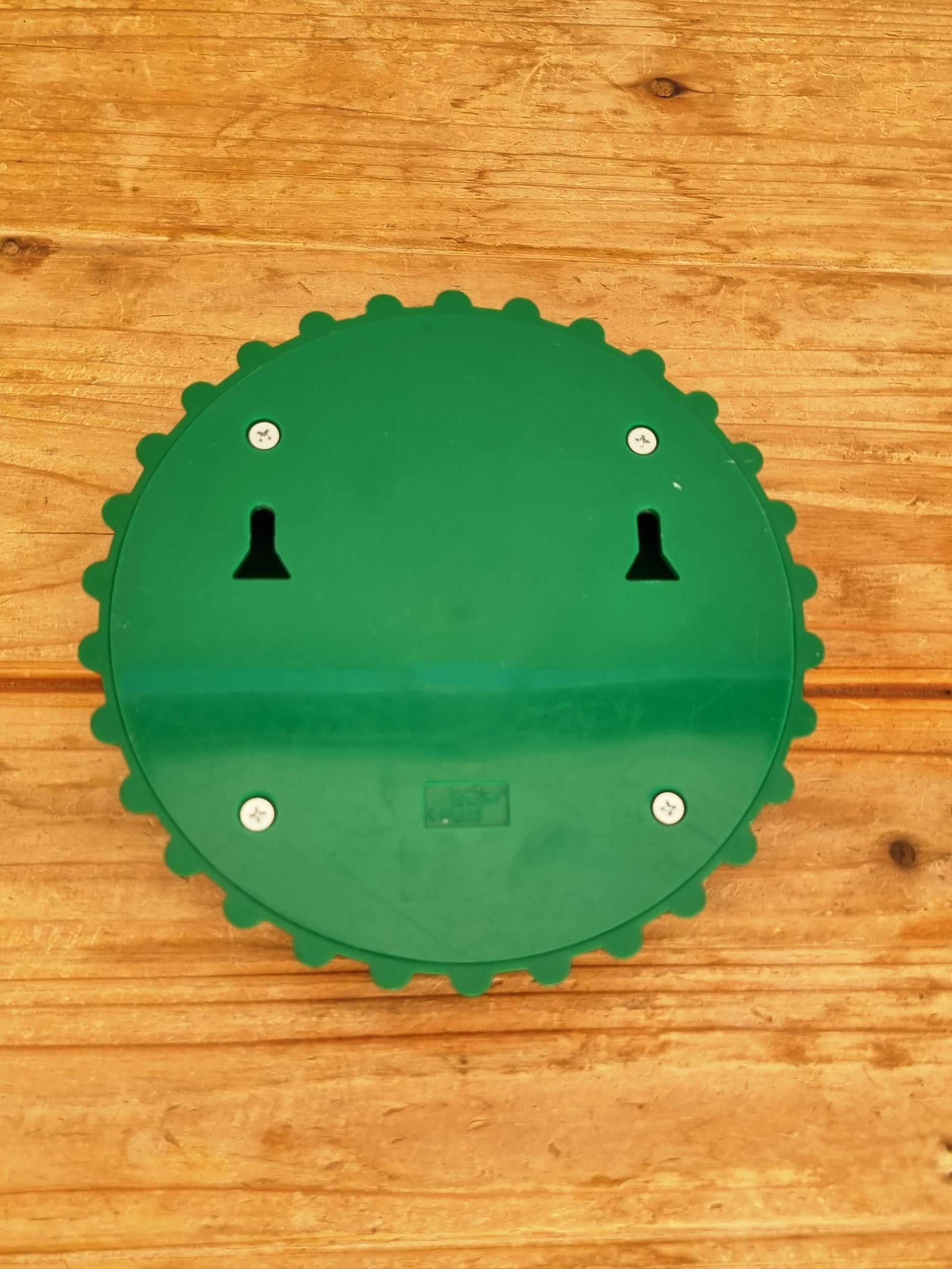 Patère murale vintage Cosi Come en forme de capsule verte avec crochet chromé, décoration pop et kitsch