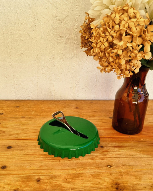 Patère murale vintage Cosi Come en forme de capsule verte avec crochet chromé, décoration pop et kitsch