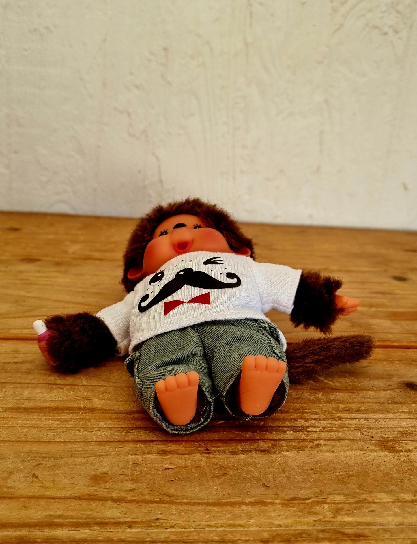 Peluche Monchhichi garçon moustache 20 cm rétro