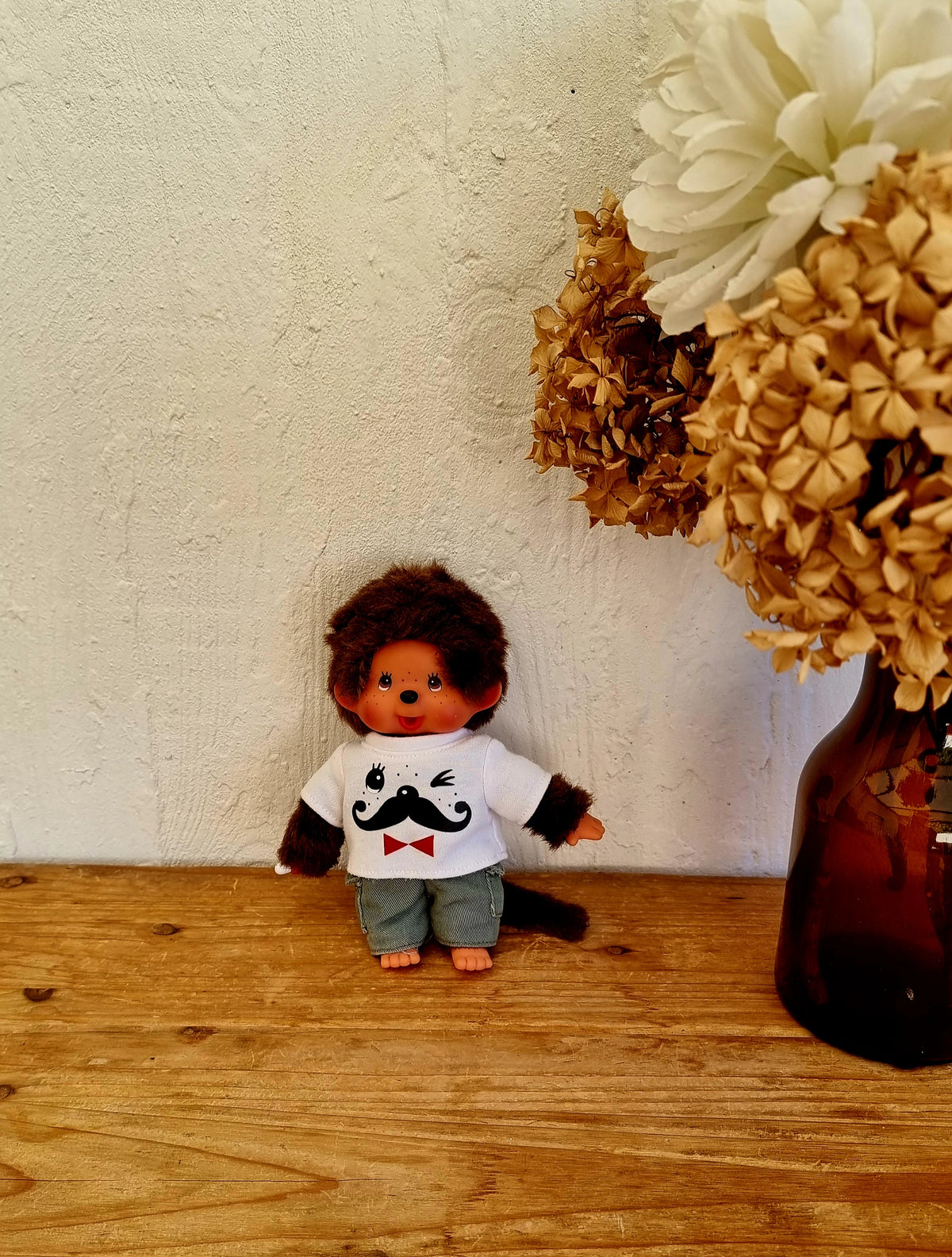 Peluche Monchhichi garçon moustache 20 cm rétro