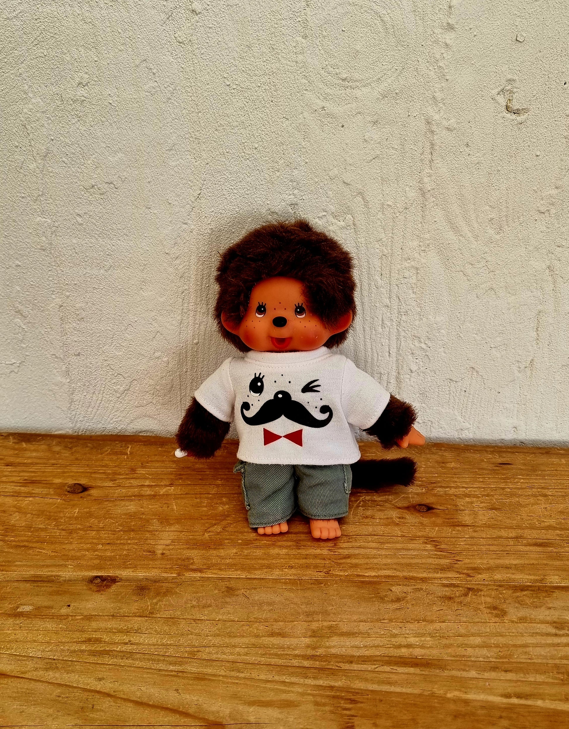 Peluche Monchhichi garçon moustache 20 cm rétro