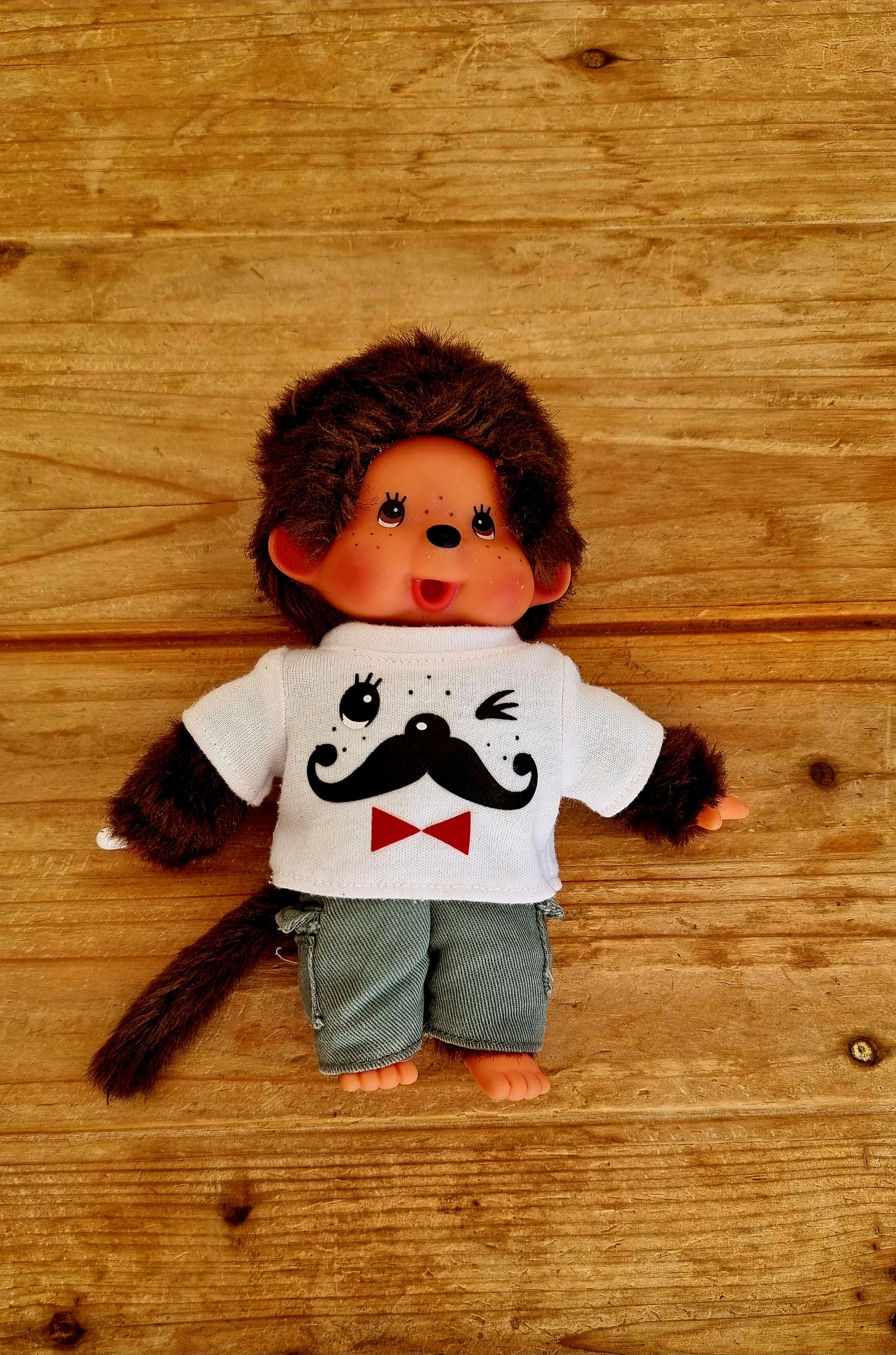 Peluche Monchhichi garçon moustache 20 cm rétro