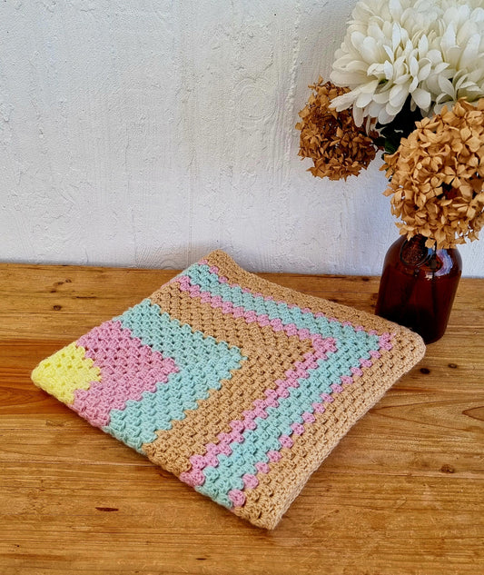 Plaid enfant vintage crochet pastel 70 x 72 cm couverture rétro