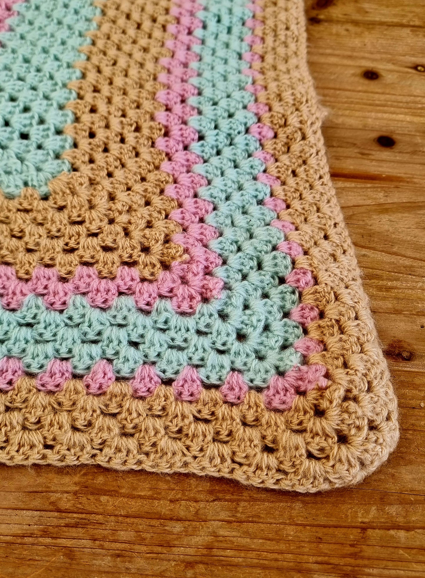 Plaid enfant vintage crochet pastel 70 x 72 cm couverture rétro