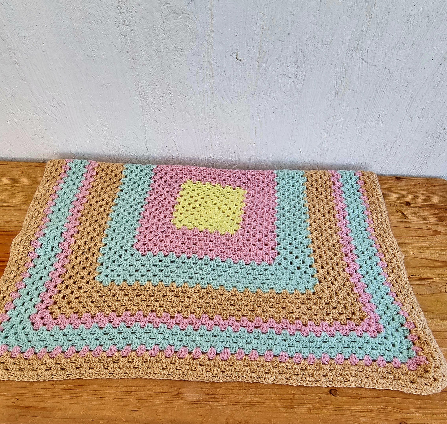 Plaid enfant vintage crochet pastel 70 x 72 cm couverture rétro