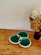 Charger l&#39;image dans la galerie, Plat apéritif 3 coquillages Verceram 60&#39;S turquoise céramique les kitscheries brocante en ligne
