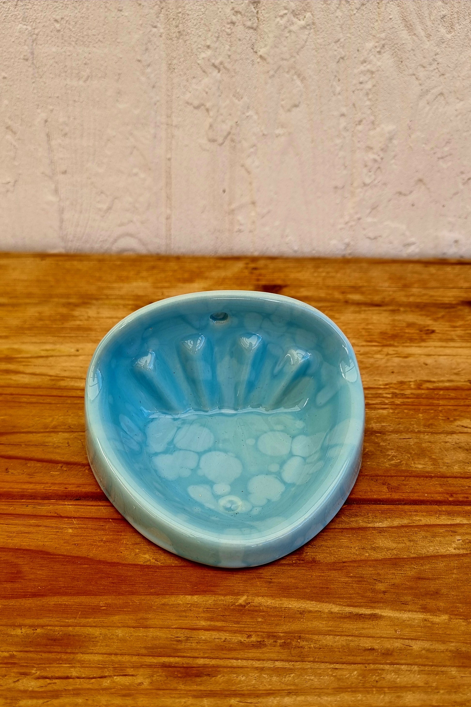 Porte-savon céramique bleue effet bullé vintage
