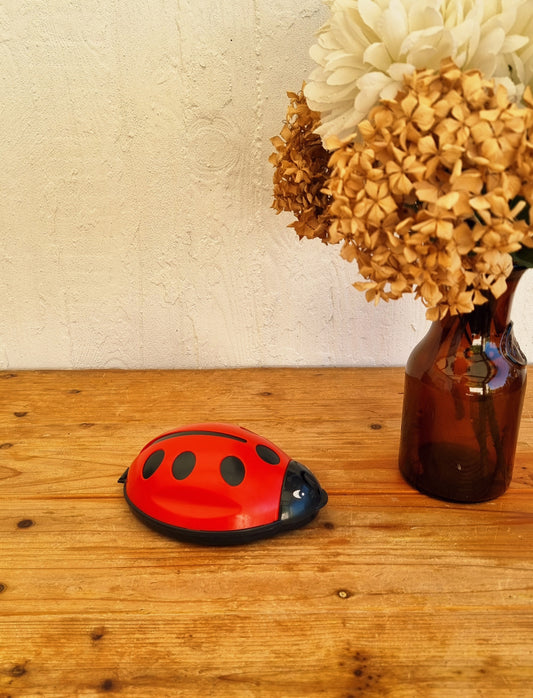 Ramasse miettes de table coccinelle rouge et noir kitsch