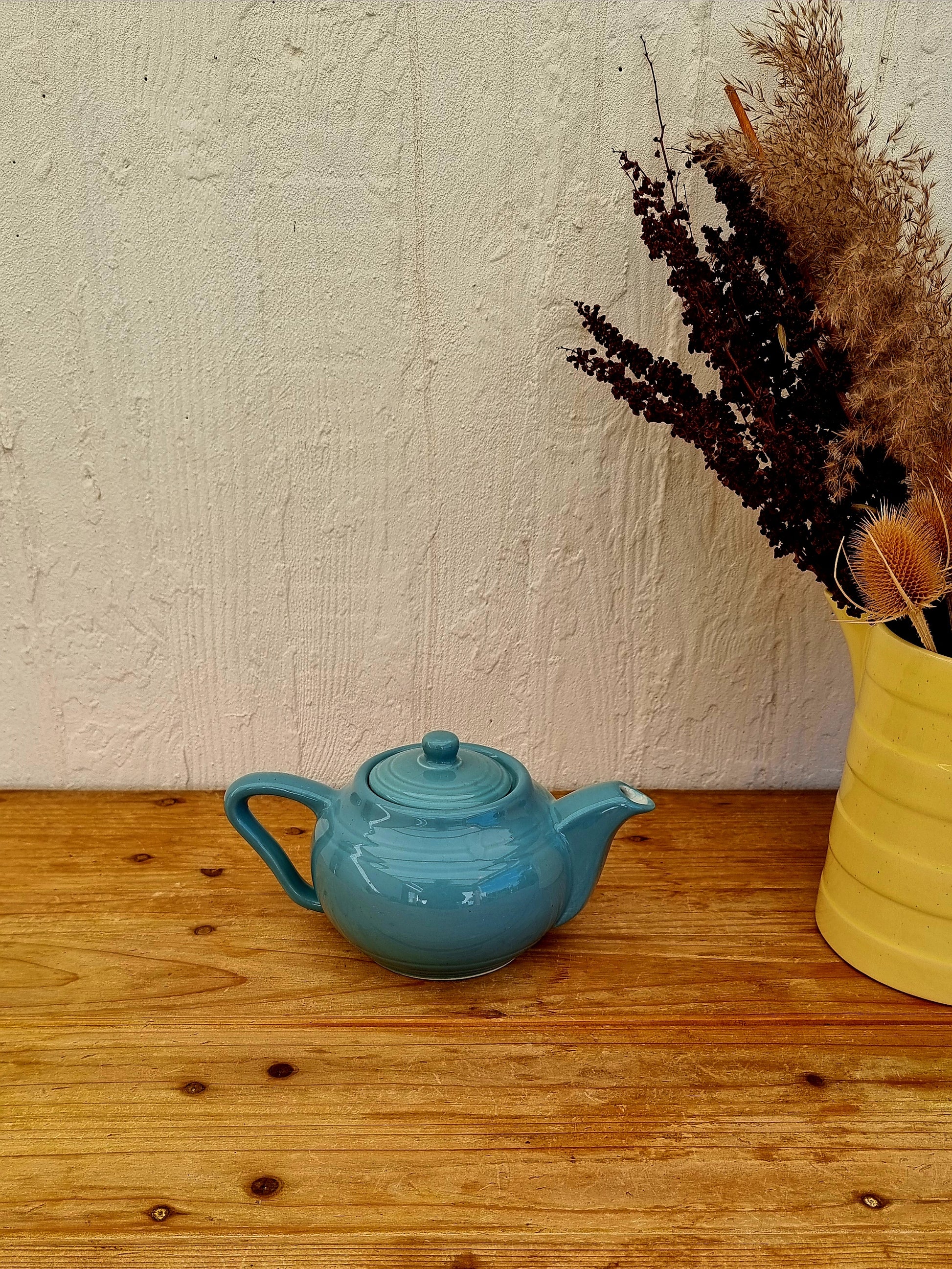 Théière en céramique bleue 60's les kitscheries brocante en ligne