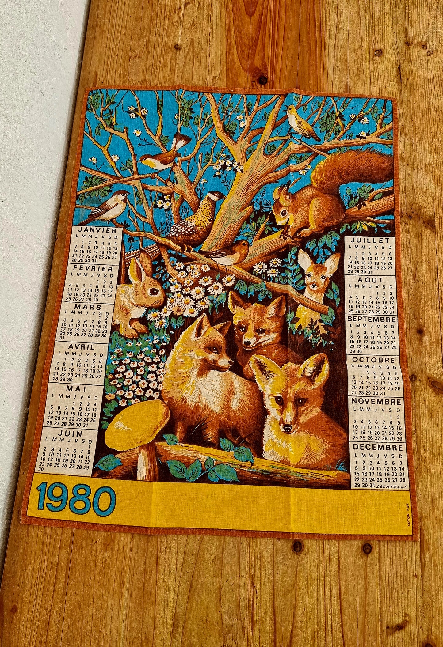Torchon calendrier vintage 1980 en coton décor renards et animaux de la forêt signé Locatelli